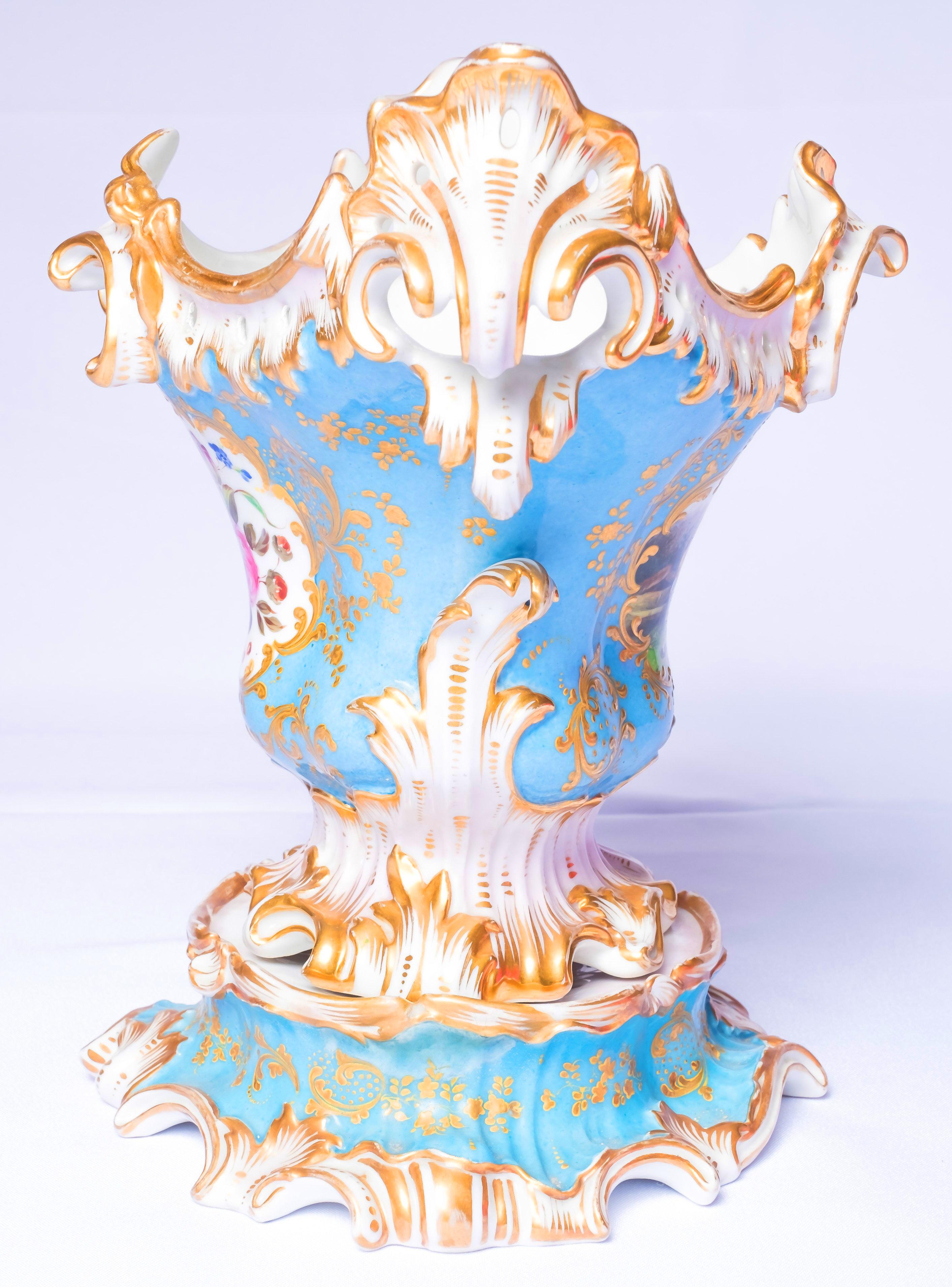 A vase with a hexagonal-shaped porcelain base, French, 19th century
Marked 
Measures: Height 24.5 cm, width 30 cm, depth 23 cm
Base height 6 cm, width 22 cm, depth 19 cm

Shipping included
Free and fast delivery door to door by air
Original