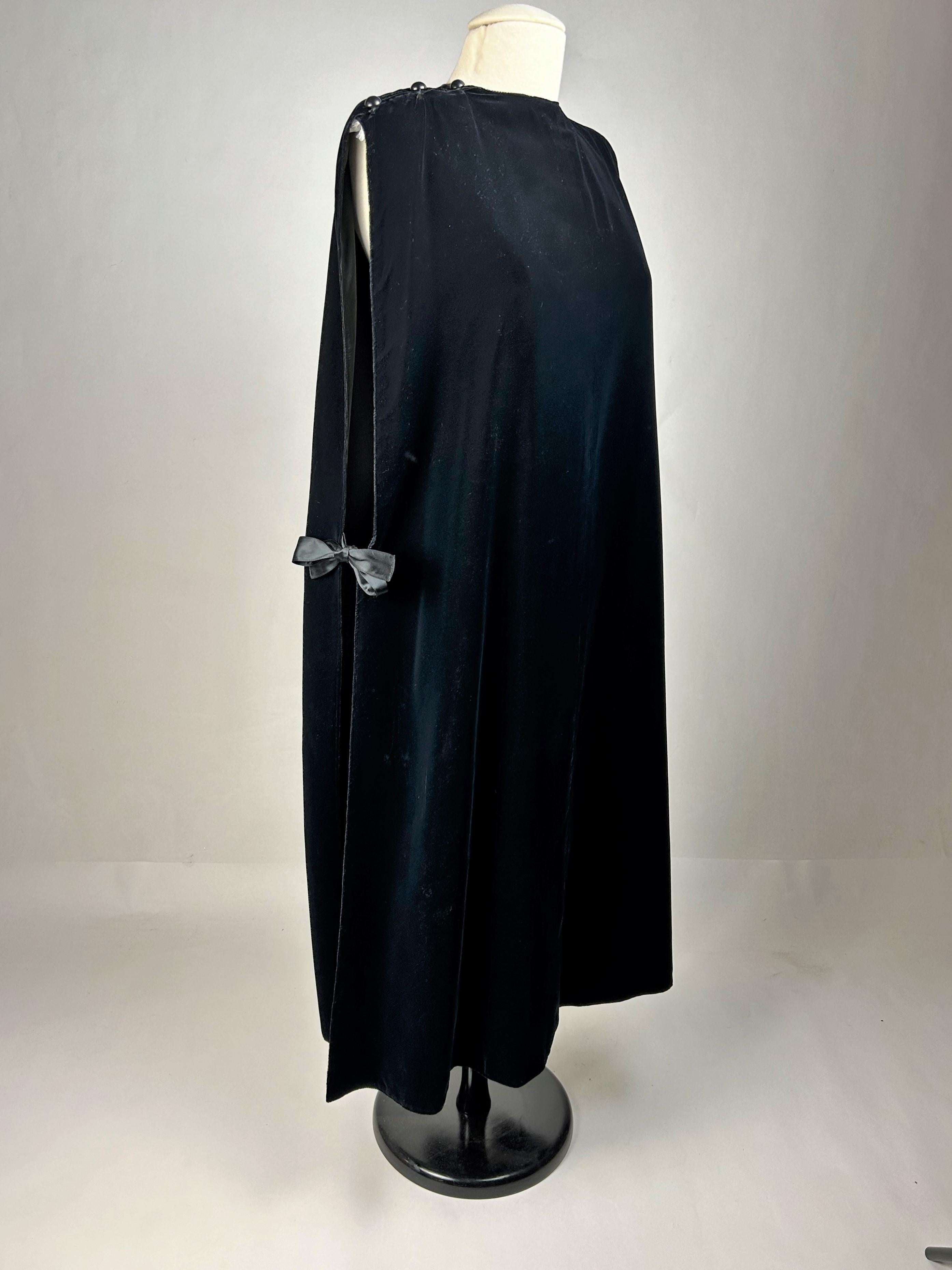 Chasuble en velours de Madame Grès Haute Couture (attribuée à) Circa 1980 en vente 6