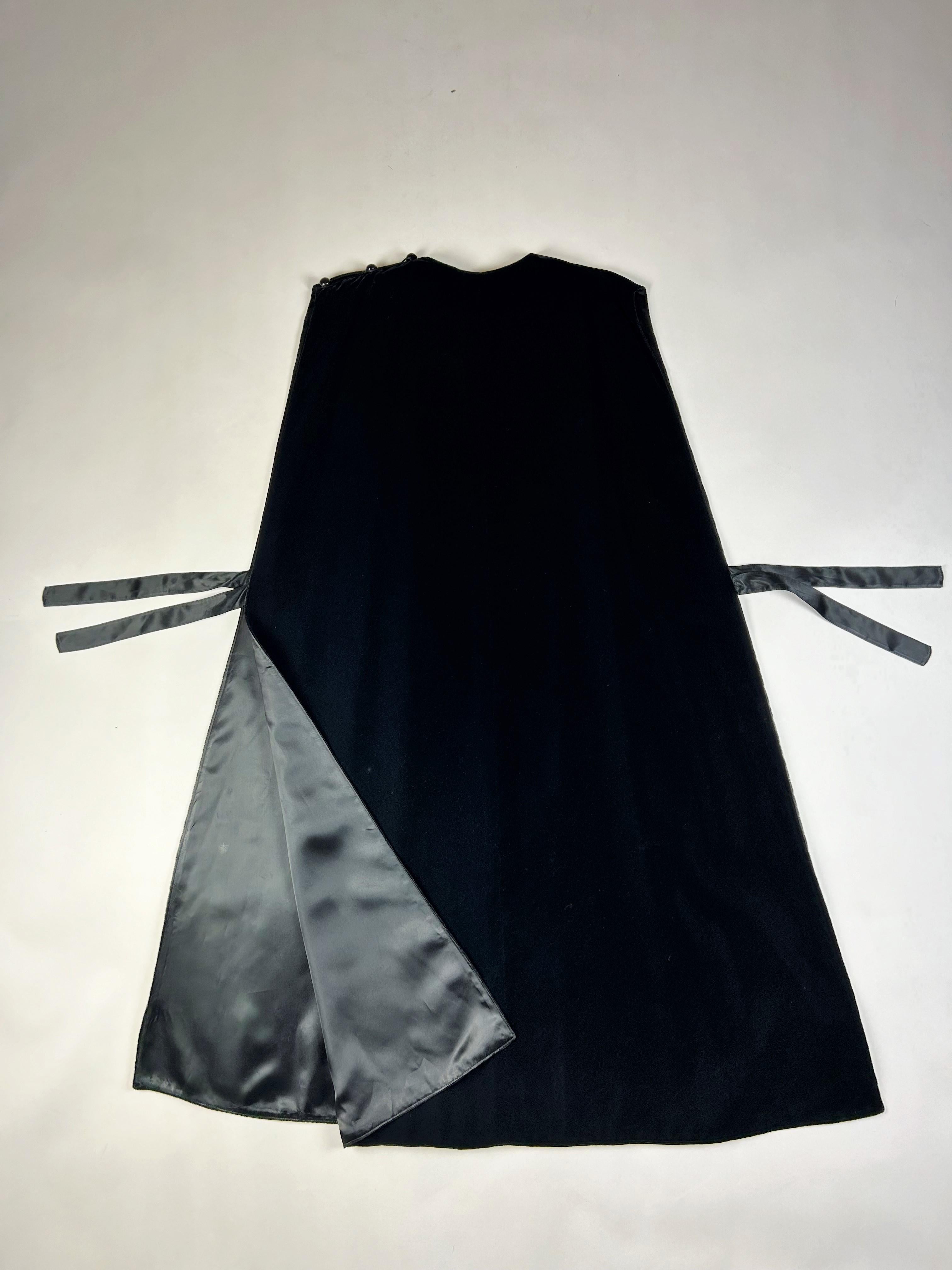 Ein Messgewand aus Samt von Madame Grès Haute Couture (zugeschrieben) CIRCA 1980 im Angebot 9