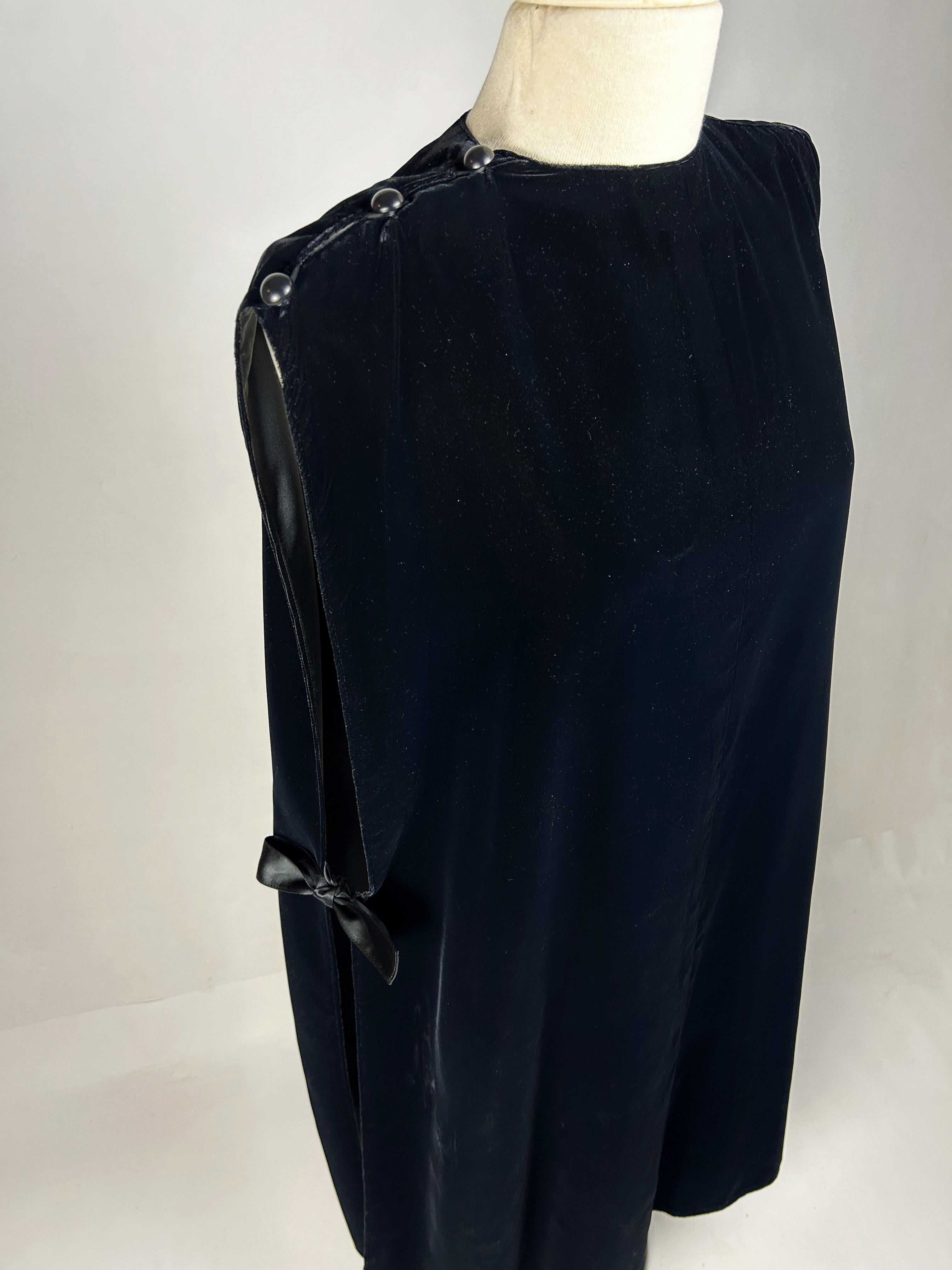 Chasuble en velours de Madame Grès Haute Couture (attribuée à) Circa 1980 en vente 3