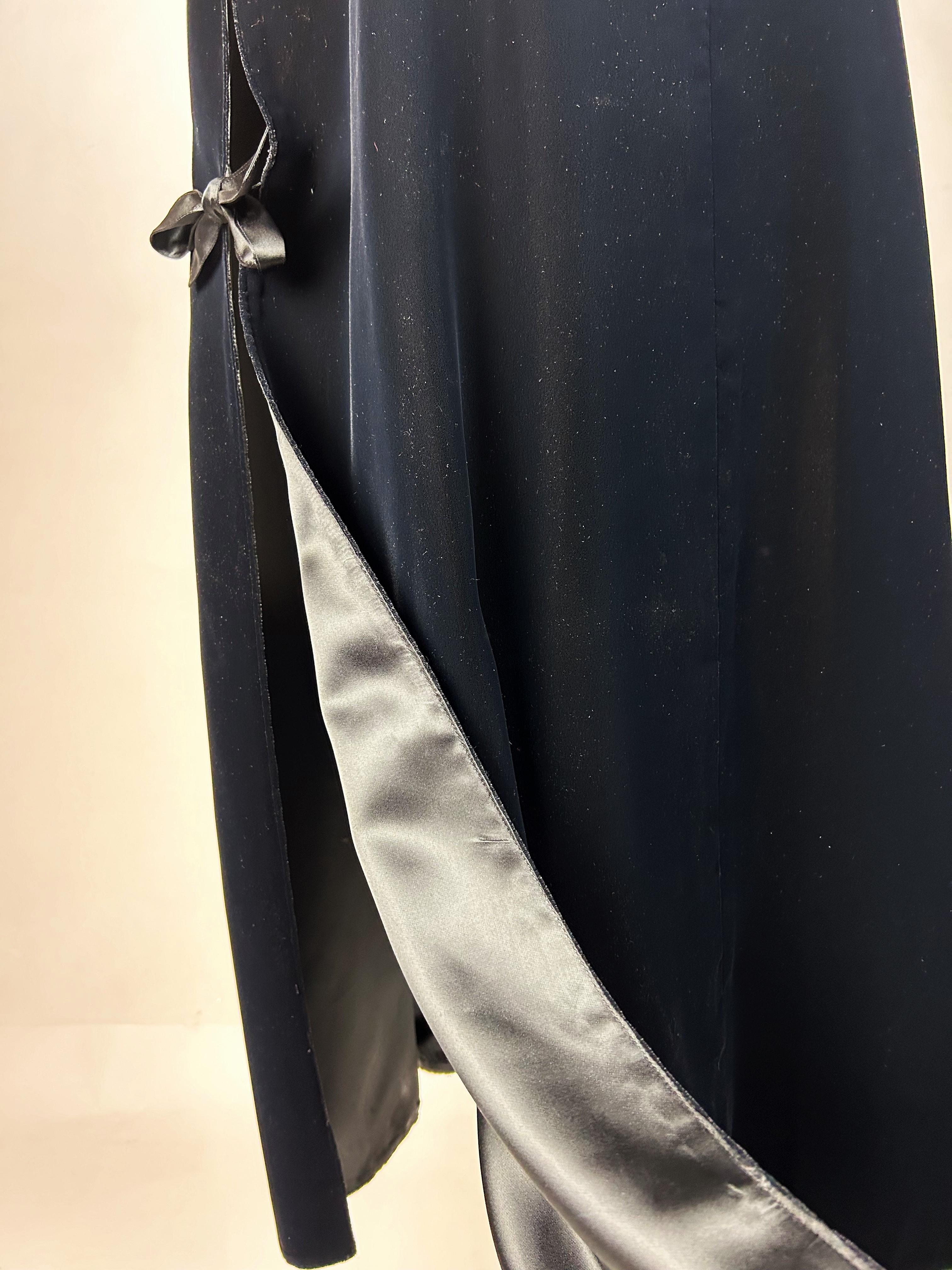 Chasuble en velours de Madame Grès Haute Couture (attribuée à) Circa 1980 en vente 4
