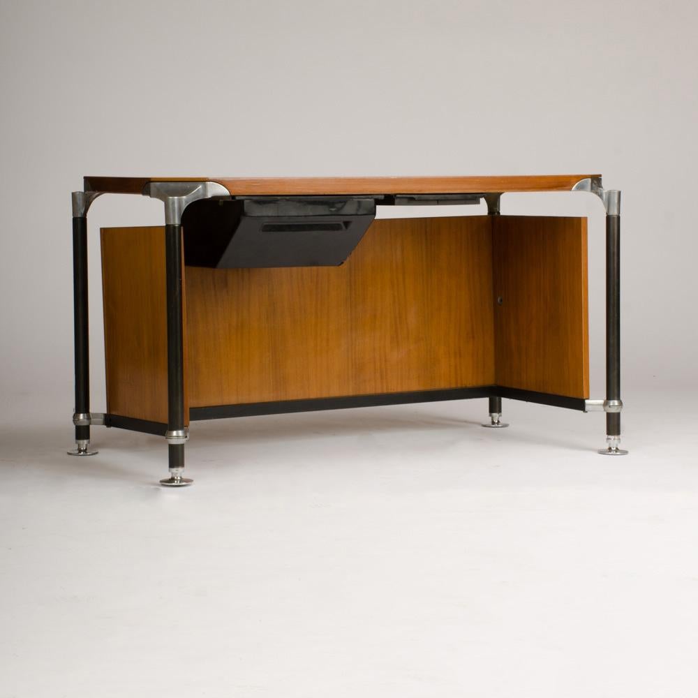 A small Ico Parisi Italian writing desk, circa 1960 in veneered walnut wood, with painted black tubular steel legs and polished aluminum connectors.