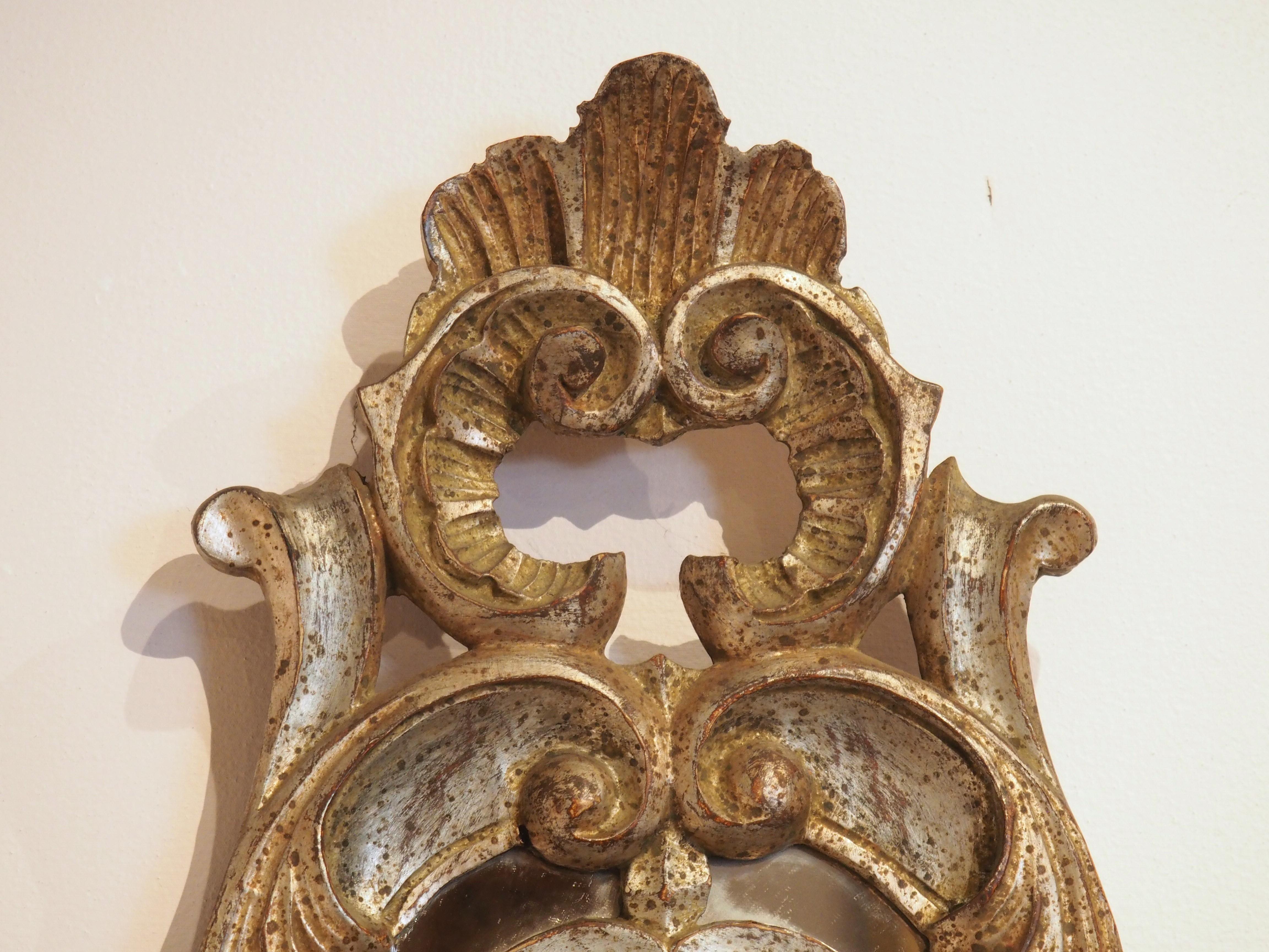 A Venetian Giltwood Mirror, Circa 1920 For Sale 3