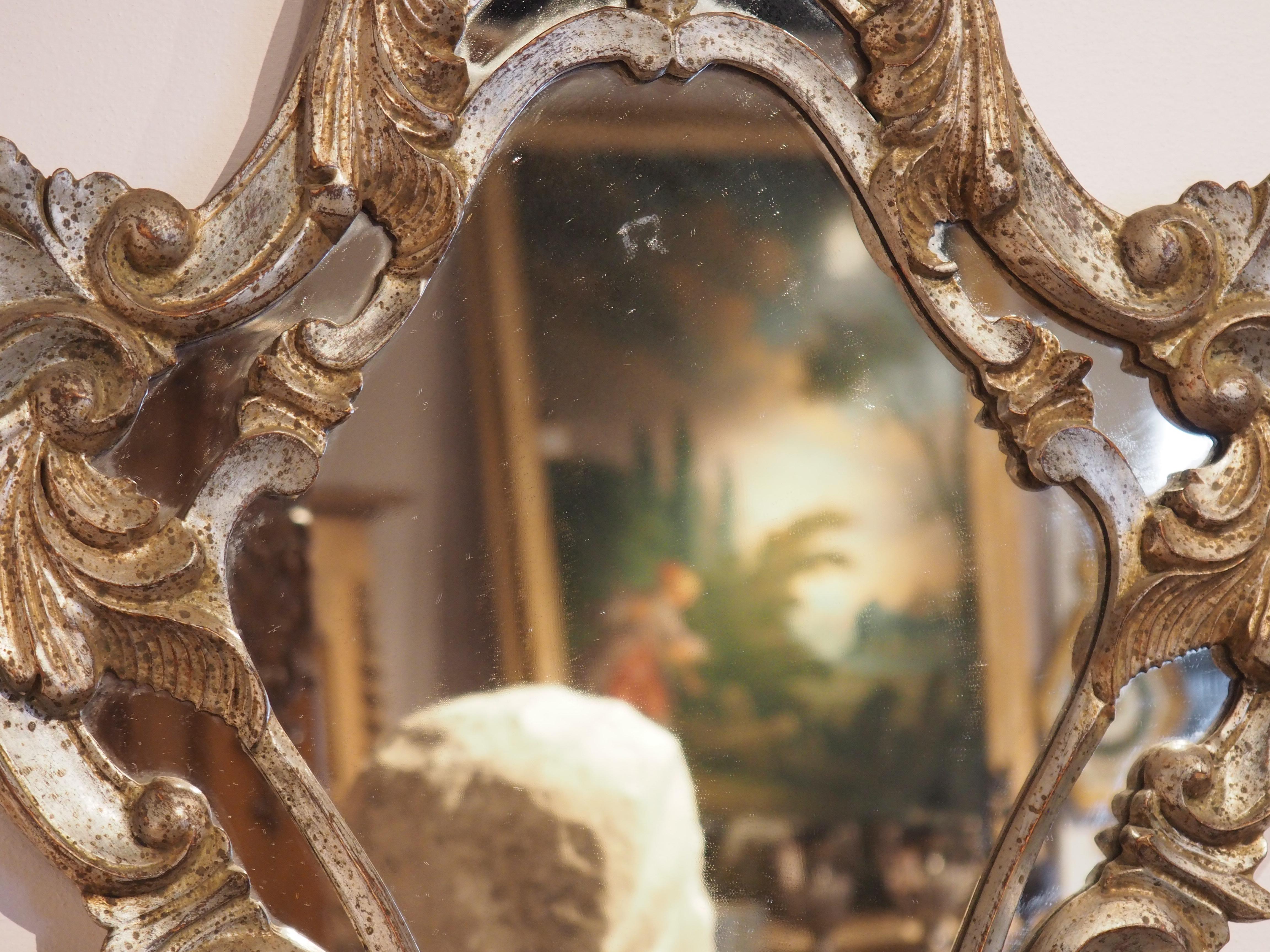 A Venetian Giltwood Mirror, Circa 1920 For Sale 4