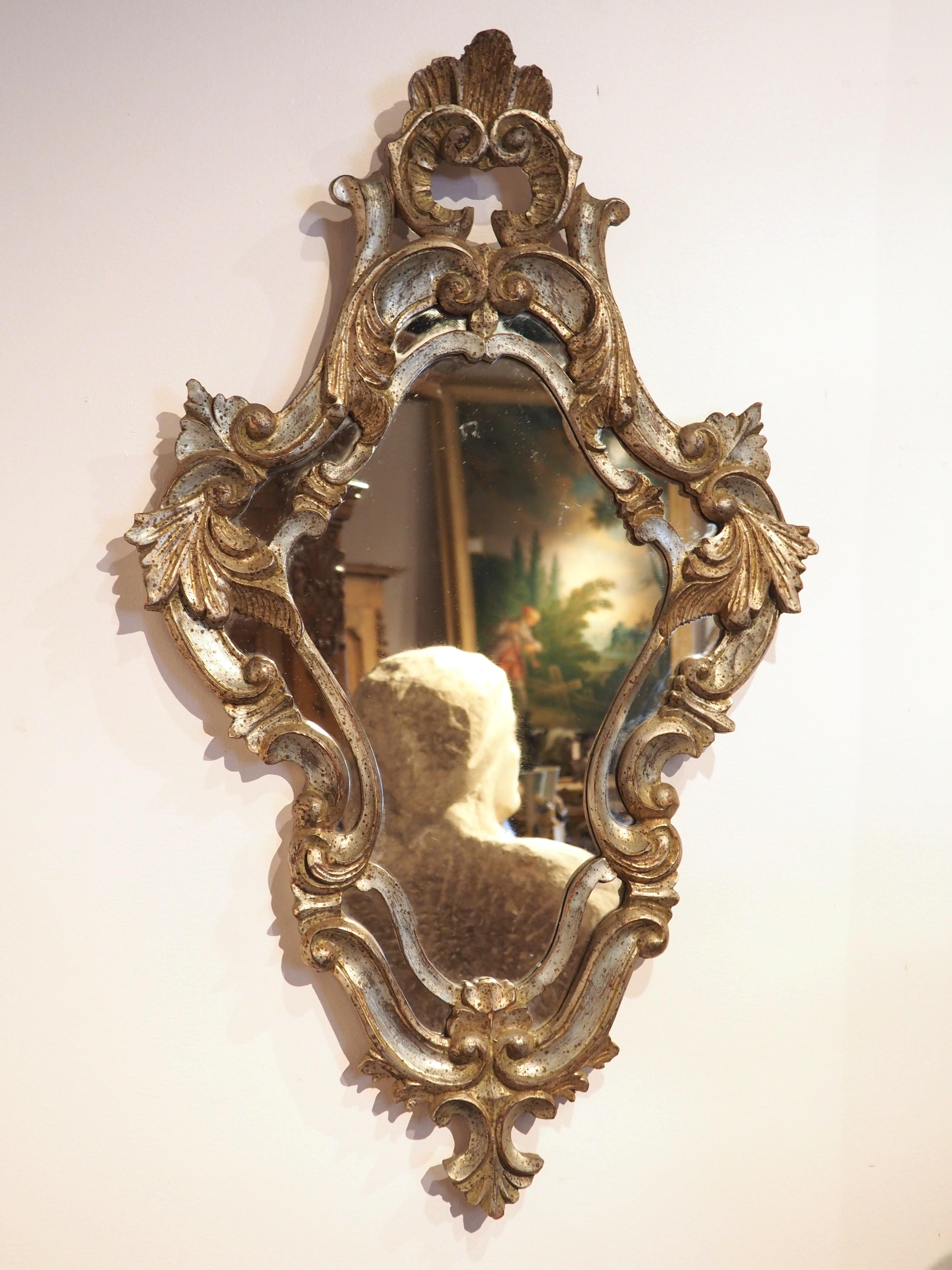 Ein venezianischer Spiegel aus Giltwood, CIRCA 1920 im Angebot 5