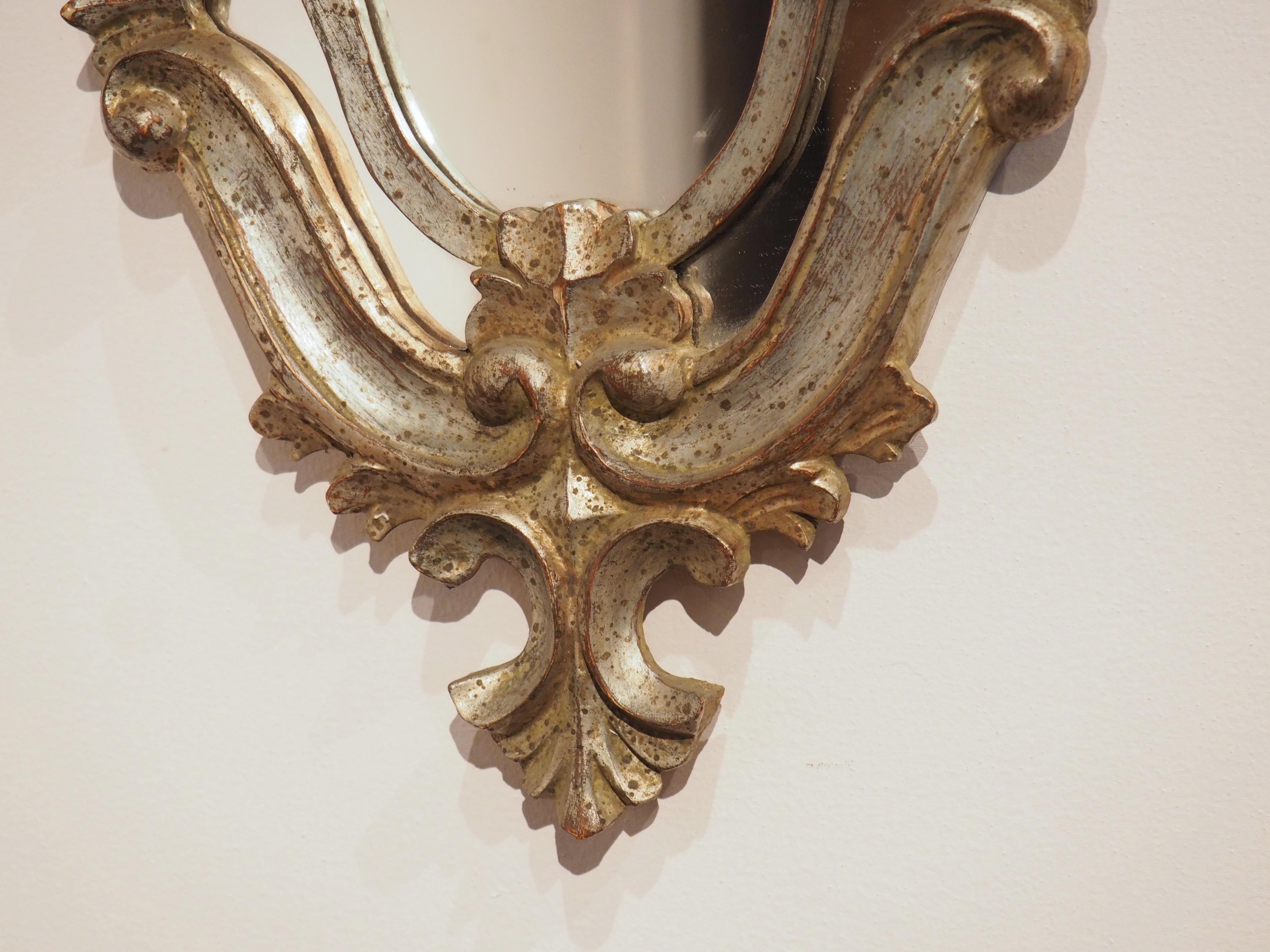 A Venetian Giltwood Mirror, Circa 1920 In Good Condition For Sale In Dallas, TX