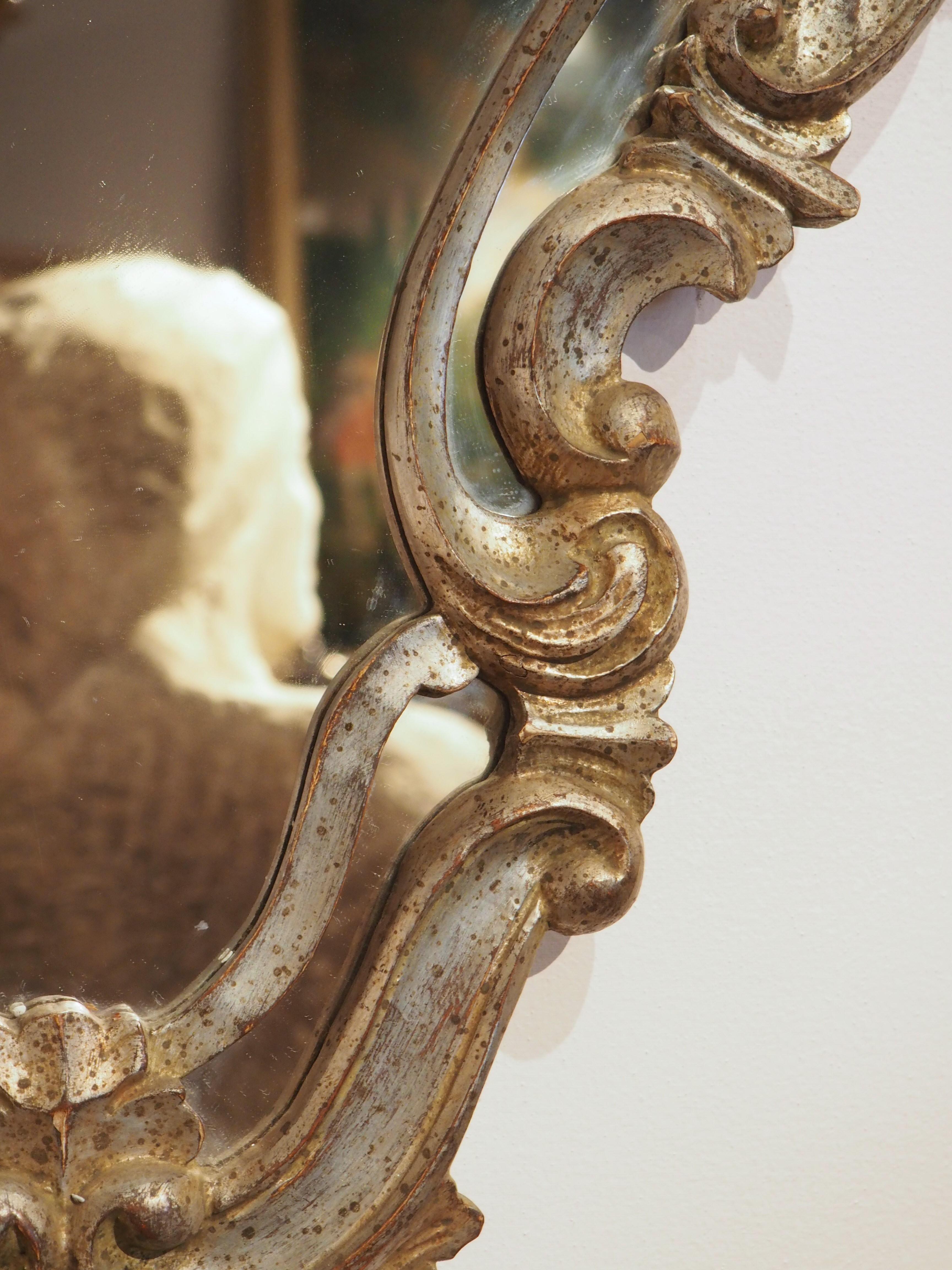 Ein venezianischer Spiegel aus Giltwood, CIRCA 1920 im Angebot 1