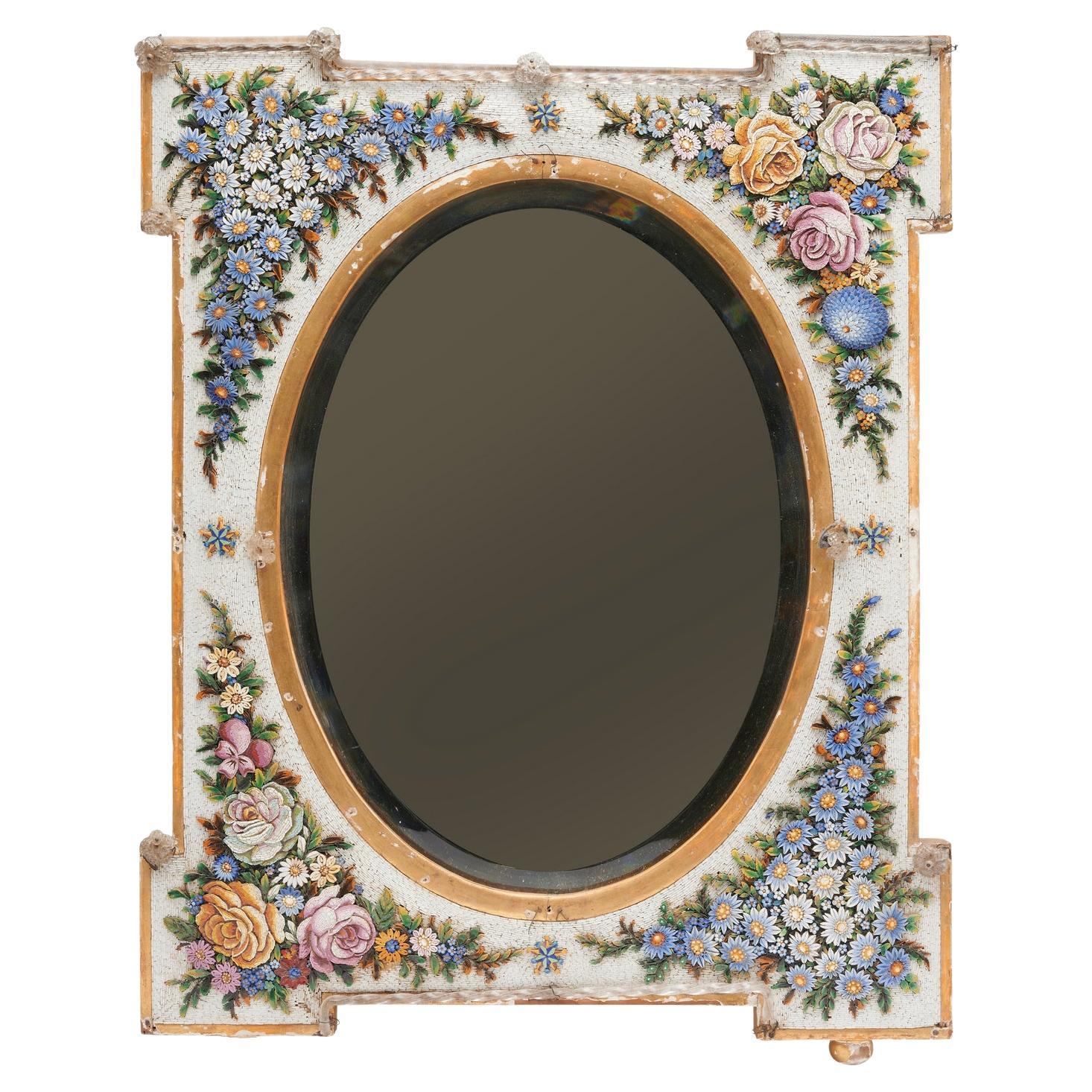 Ein venezianischer Spiegel mit Mikromosaikrahmen, Ende 19. im Angebot