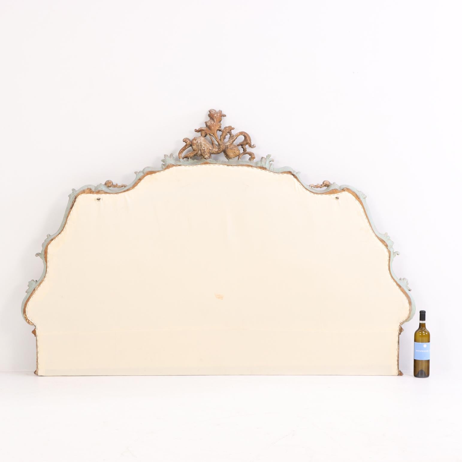 Made of carved wood and painted in a soft green finish with gilded highlights, this piece embodies the romantic and decorative spirit of old Venice. The carved detailing and gentle curves reflect classical Rococo influences, while the time-softened