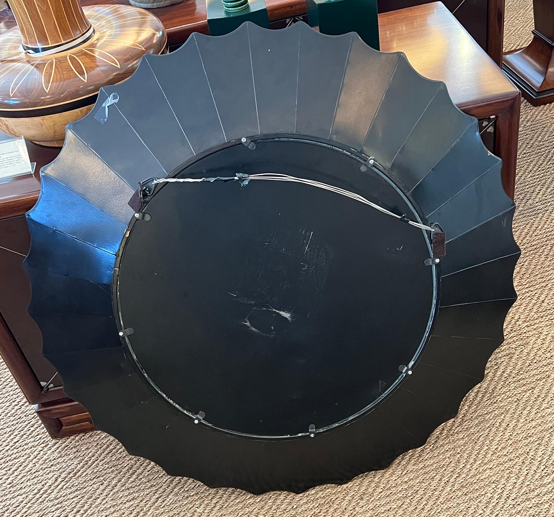 A Venetian Style Reverse-etched Glass Sunburst Mirror In Good Condition For Sale In San Francisco, CA