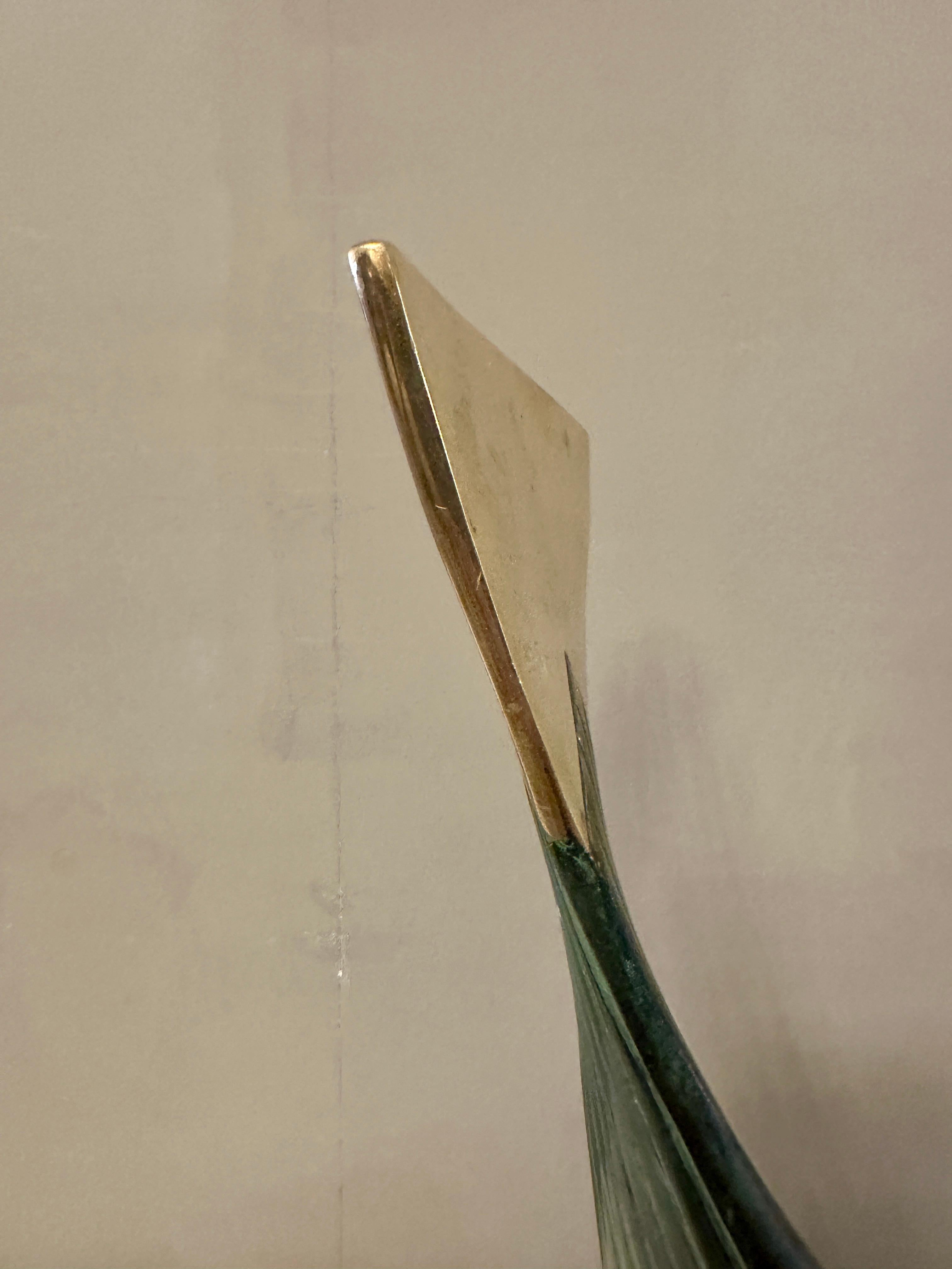 Moderne Sculpture de poisson en bronze vert-de-gris en vente