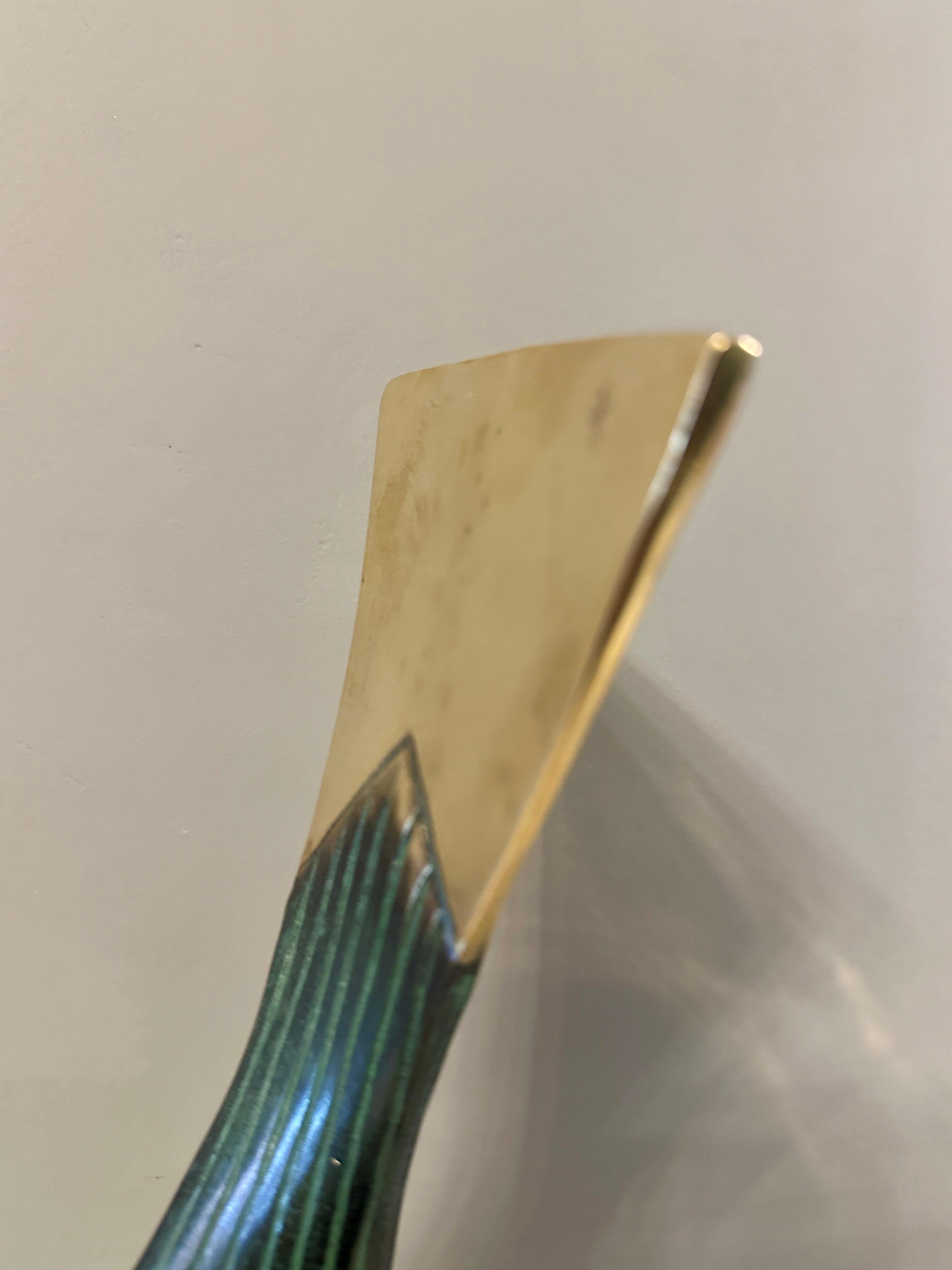 Sculpture de poisson en bronze vert-de-gris en vente 1
