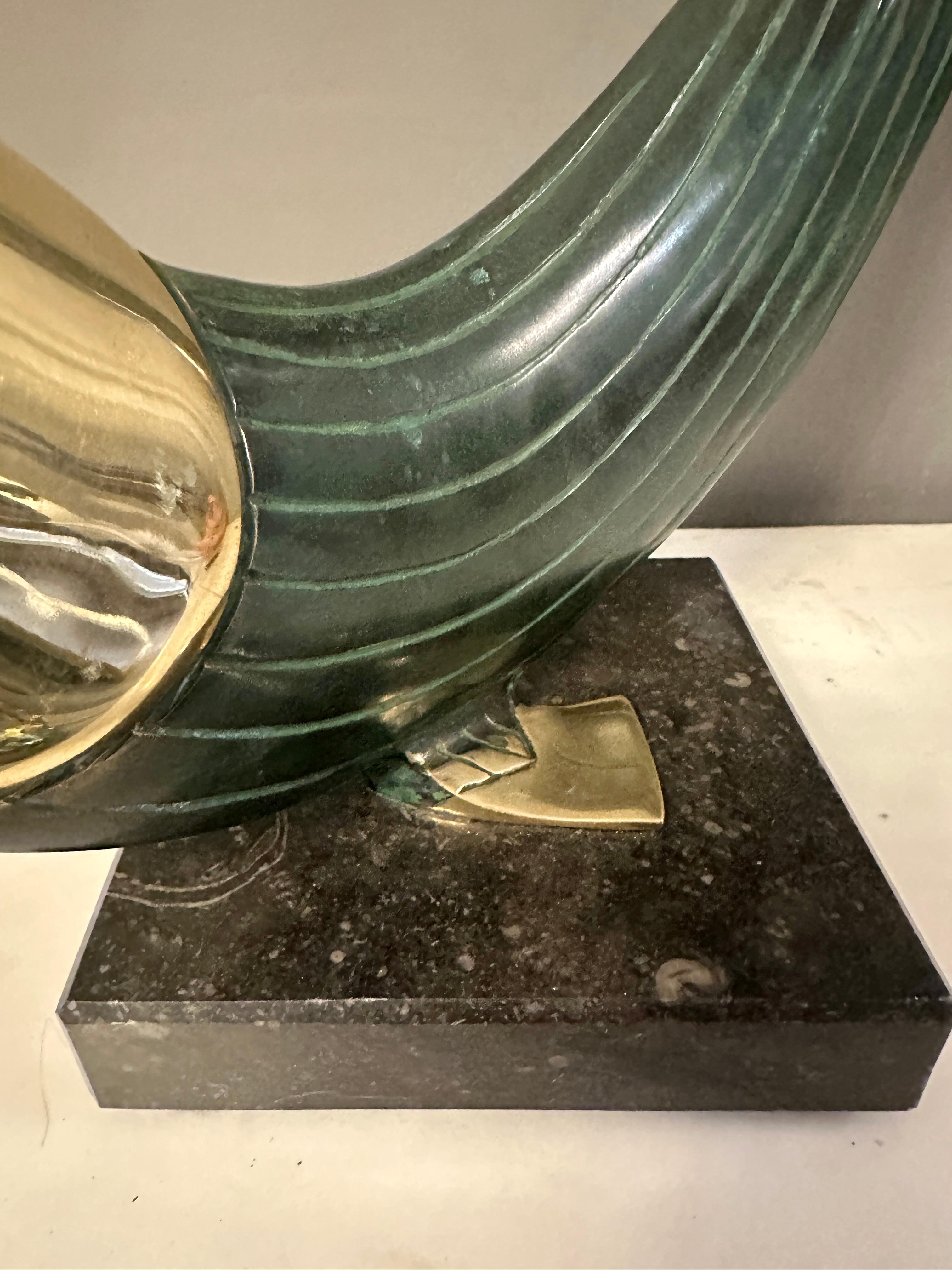 Sculpture de poisson en bronze vert-de-gris en vente 2