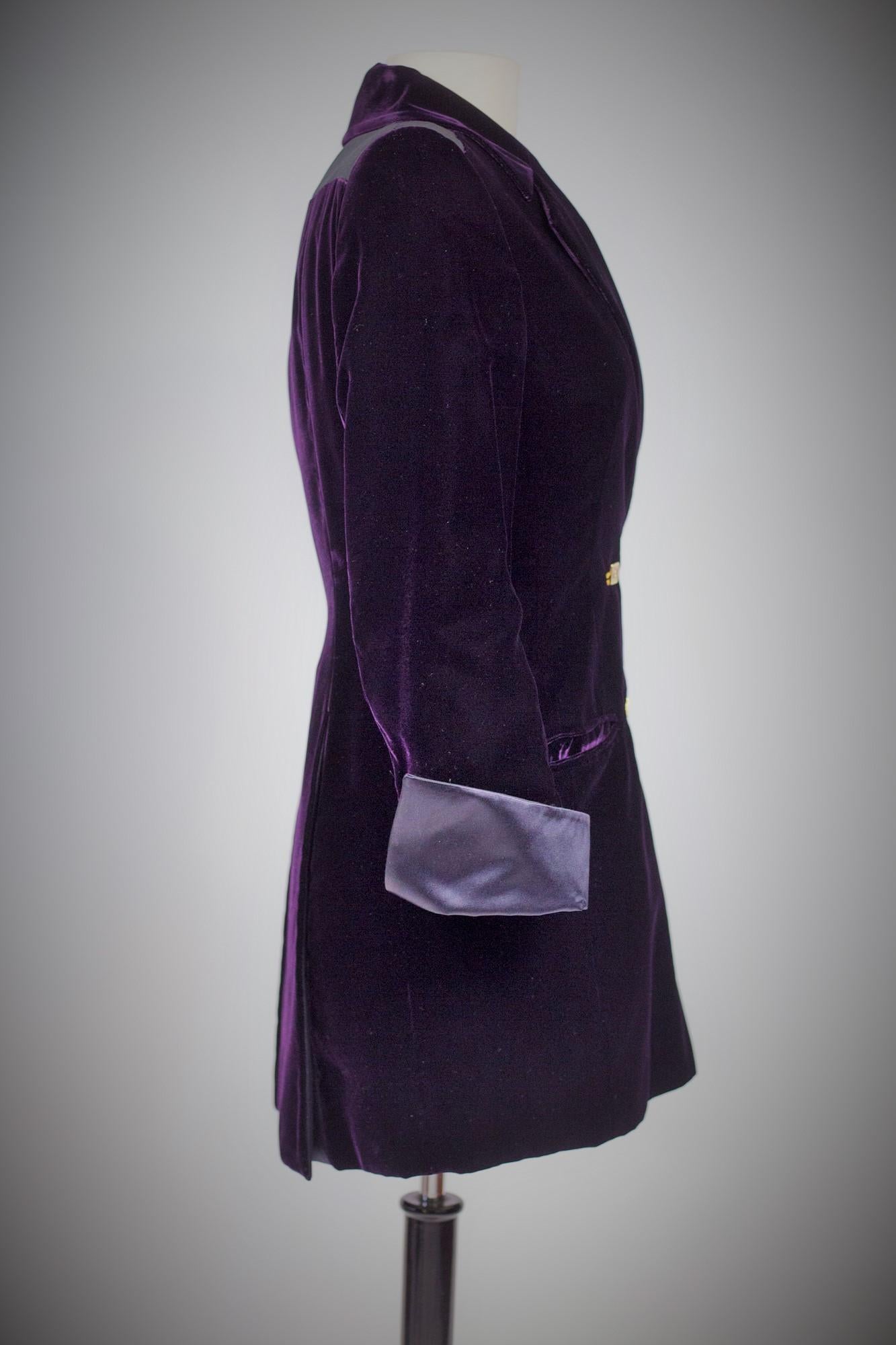  A Versace Cardinal Purple Velvet Evening Tuxedo Jacket Circa 2000 For Sale 2