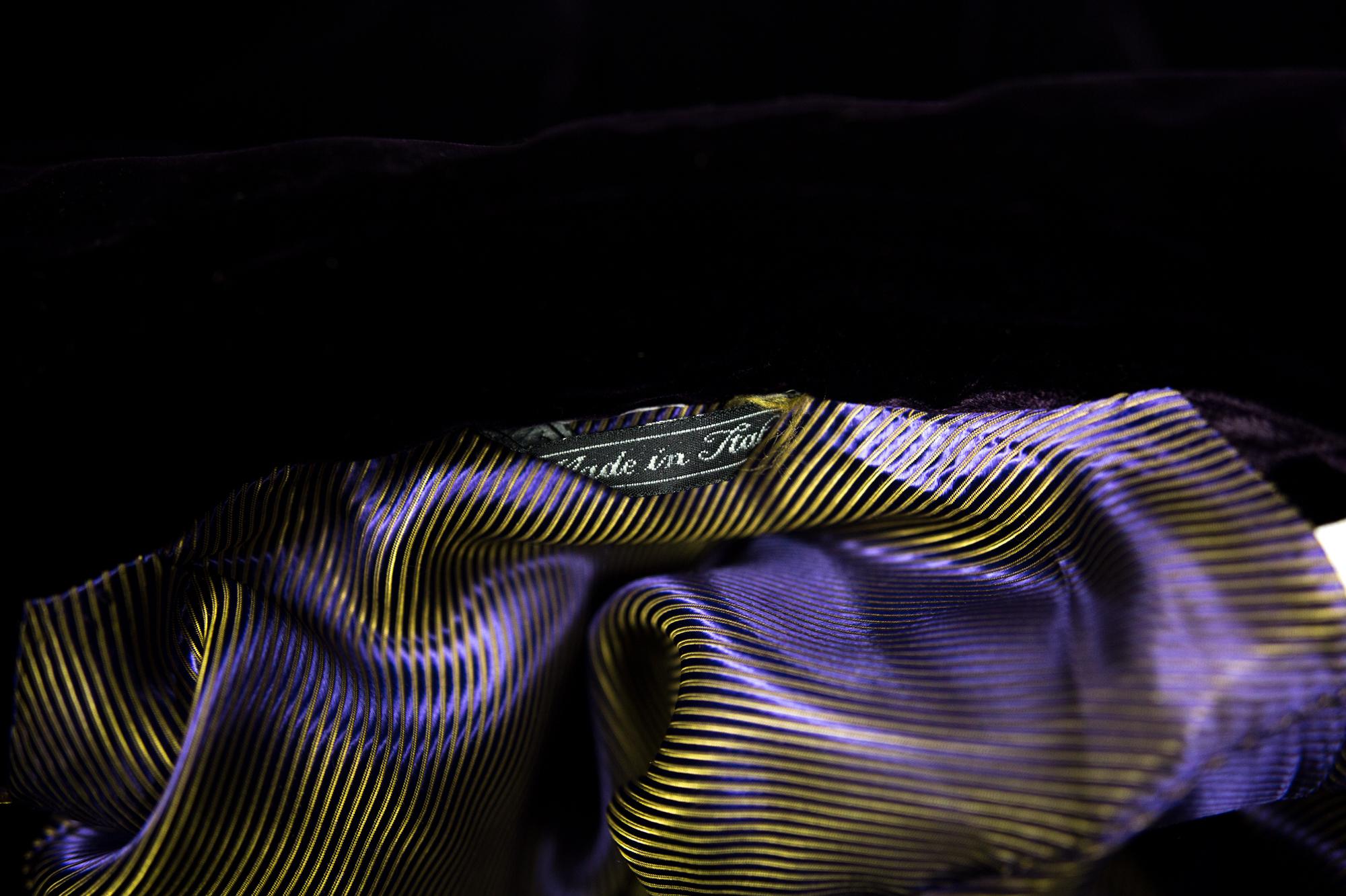 Giacca da smoking da sera in velluto viola Versace Circa 2000 In condizioni buone in vendita a Toulon, FR