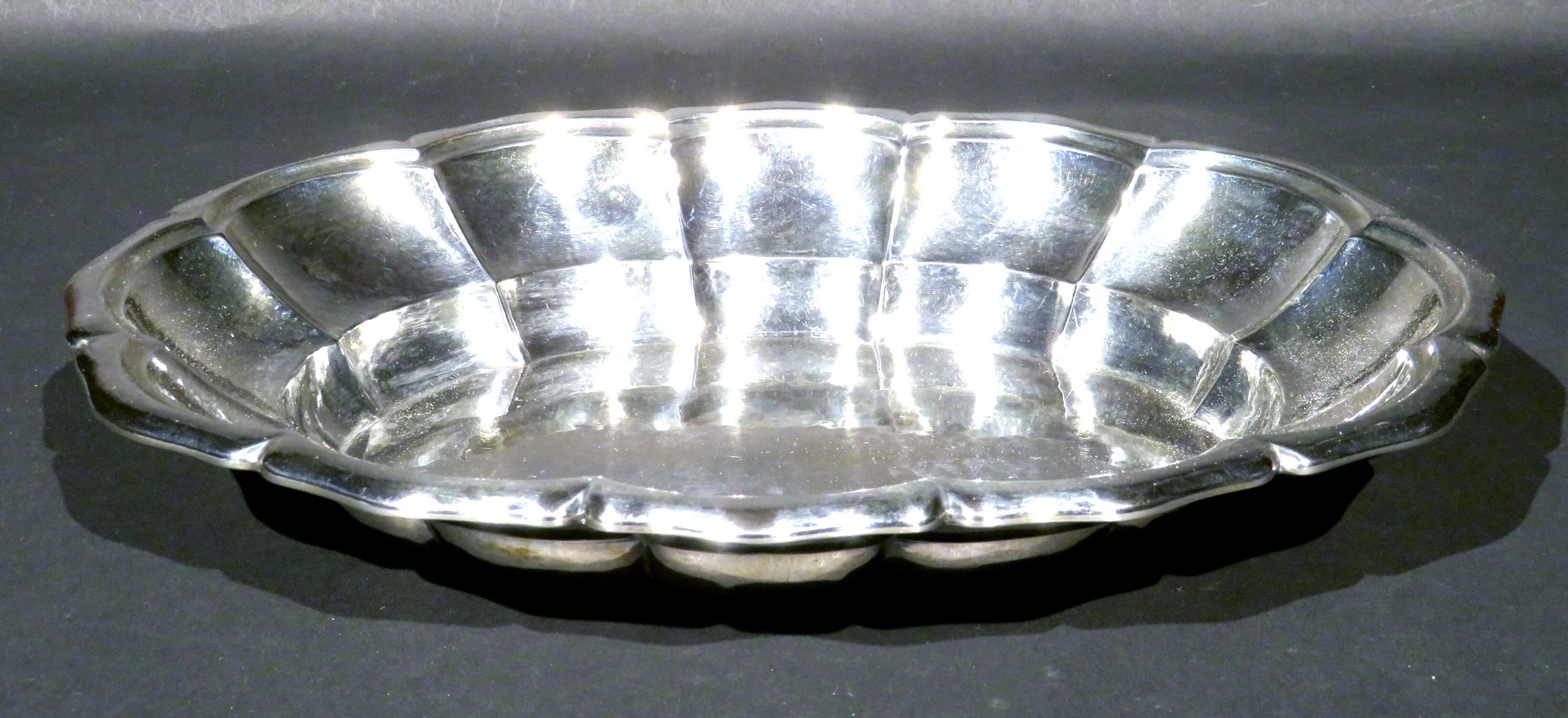  Eine sehr ansprechende österreichische Silber-Obstschale / Brottablett im Art déco-Stil, um 1925 (Österreichisch) im Angebot