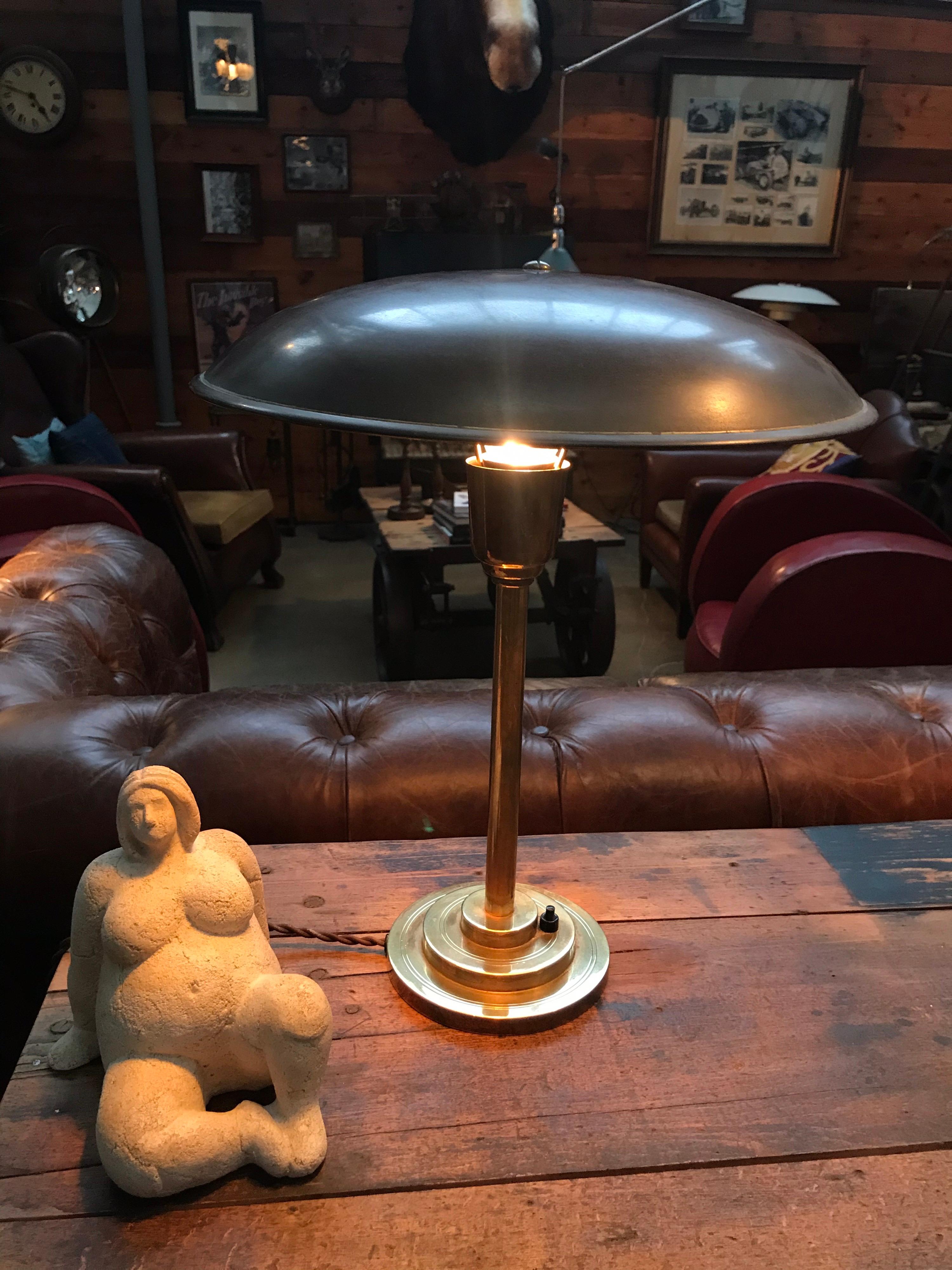 A very attractive Art Deco table lamp in copper and brass. 
A very stylish Art Deco design and with a hint of modernism. 
Brass 3 step base and with a spun copper shade. 
A Bakelite bulb holder.
All with a lovely patina and wear to the surfaces.