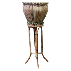 Atractiva jardinera de bambú artesanal, soporte para plantas   Esta es una ver