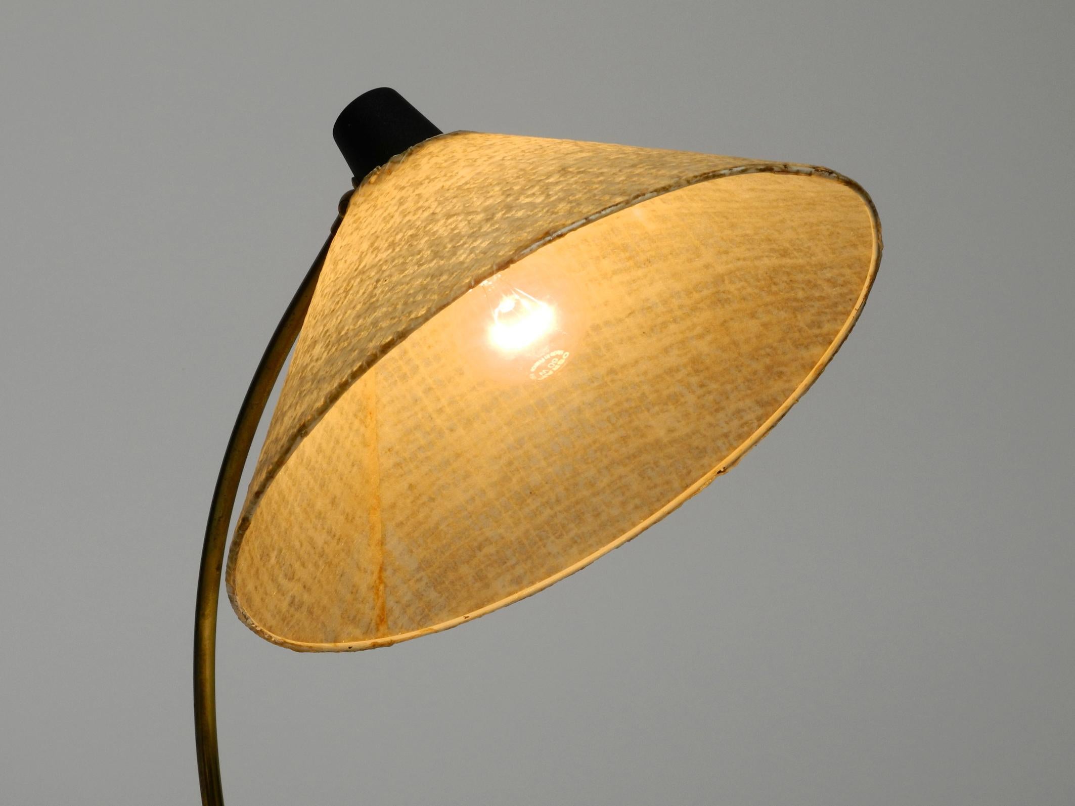 A very beautiful classic, large Mid Century table lamp with fiberglass shade For Sale 7