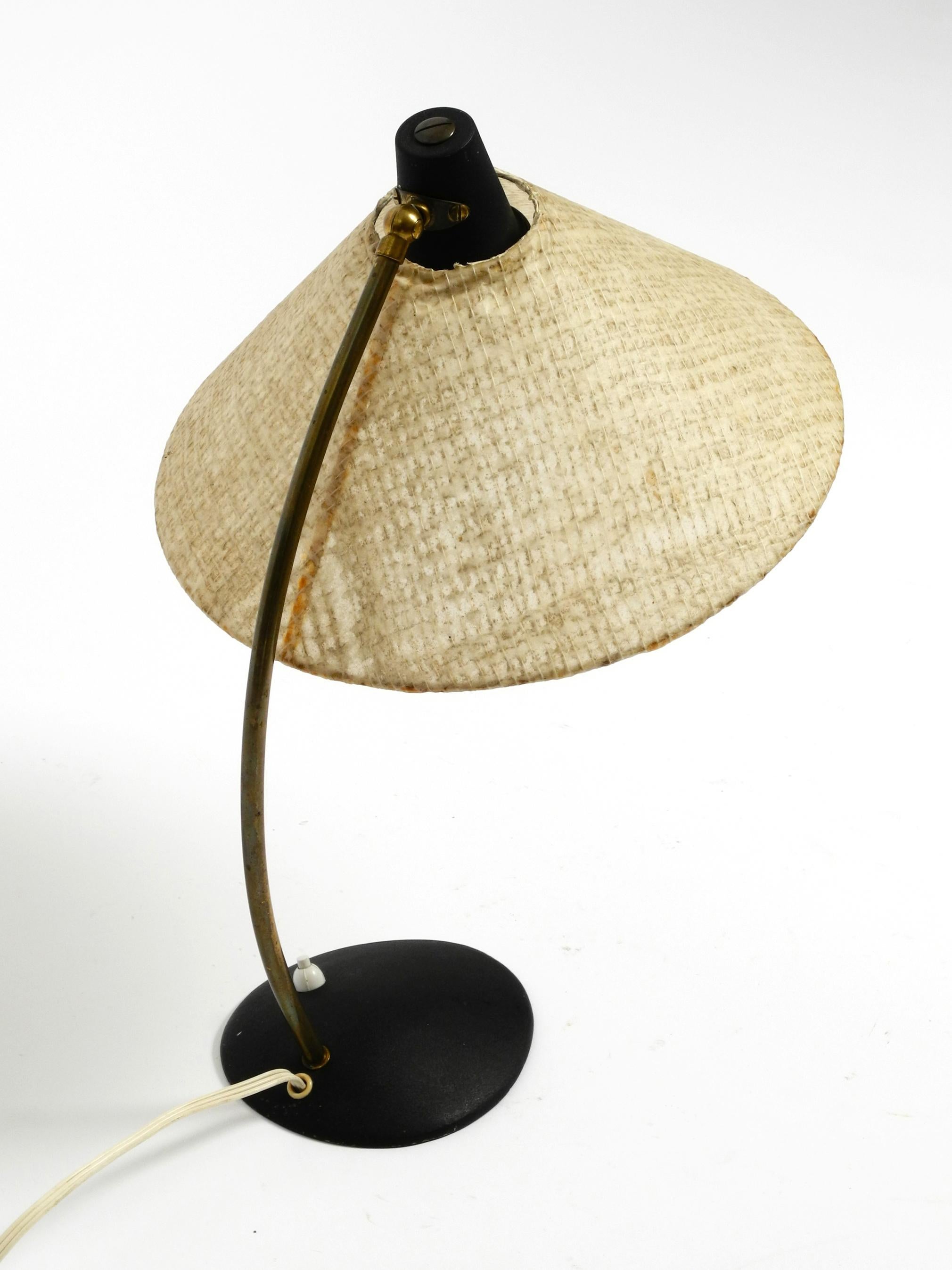 A very beautiful classic, large Mid Century table lamp with fiberglass shade For Sale 11