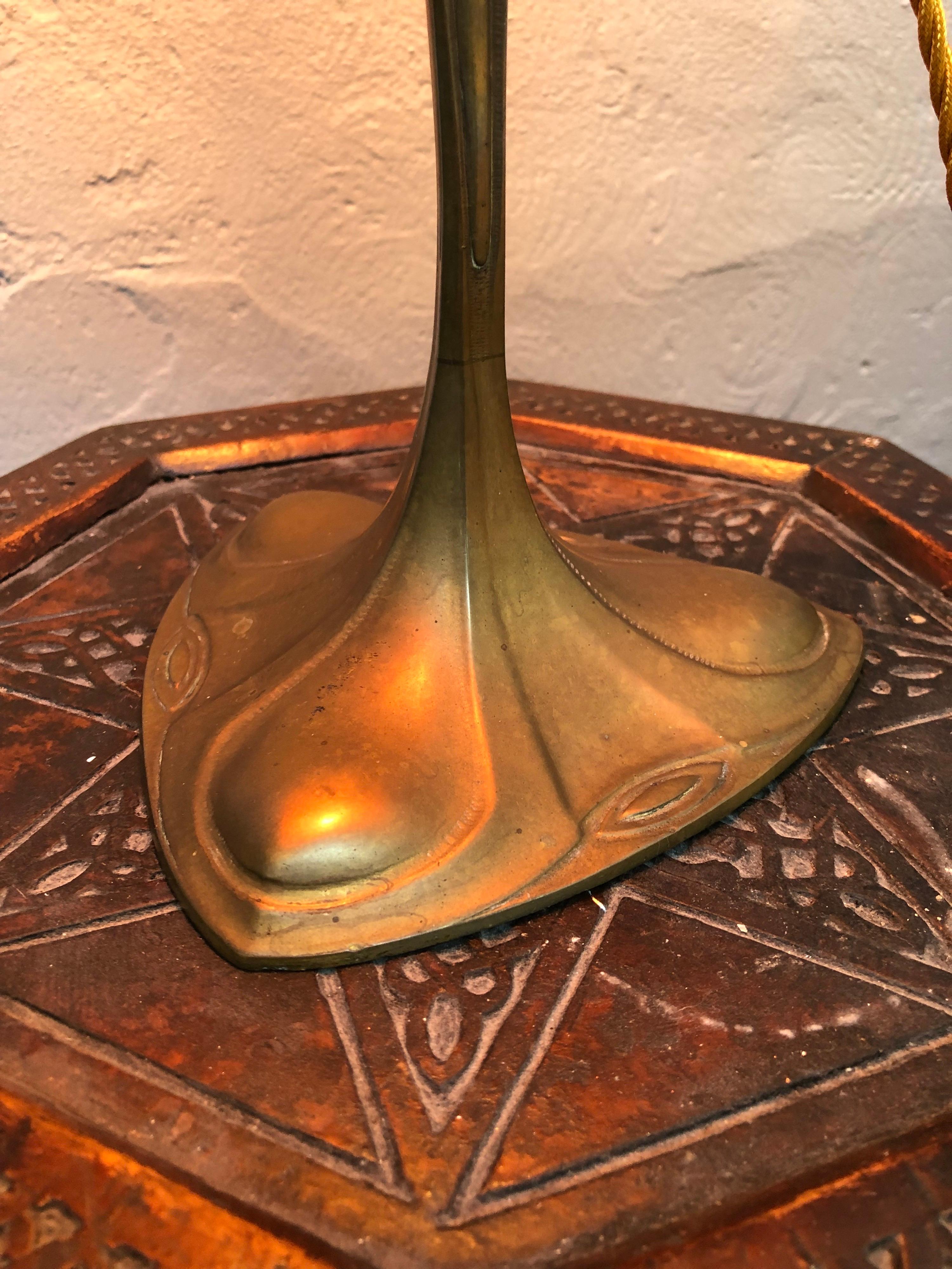 Hand-Crafted Beautiful Danish Art Nouveau 1920s Table Lamp in Brass For Sale