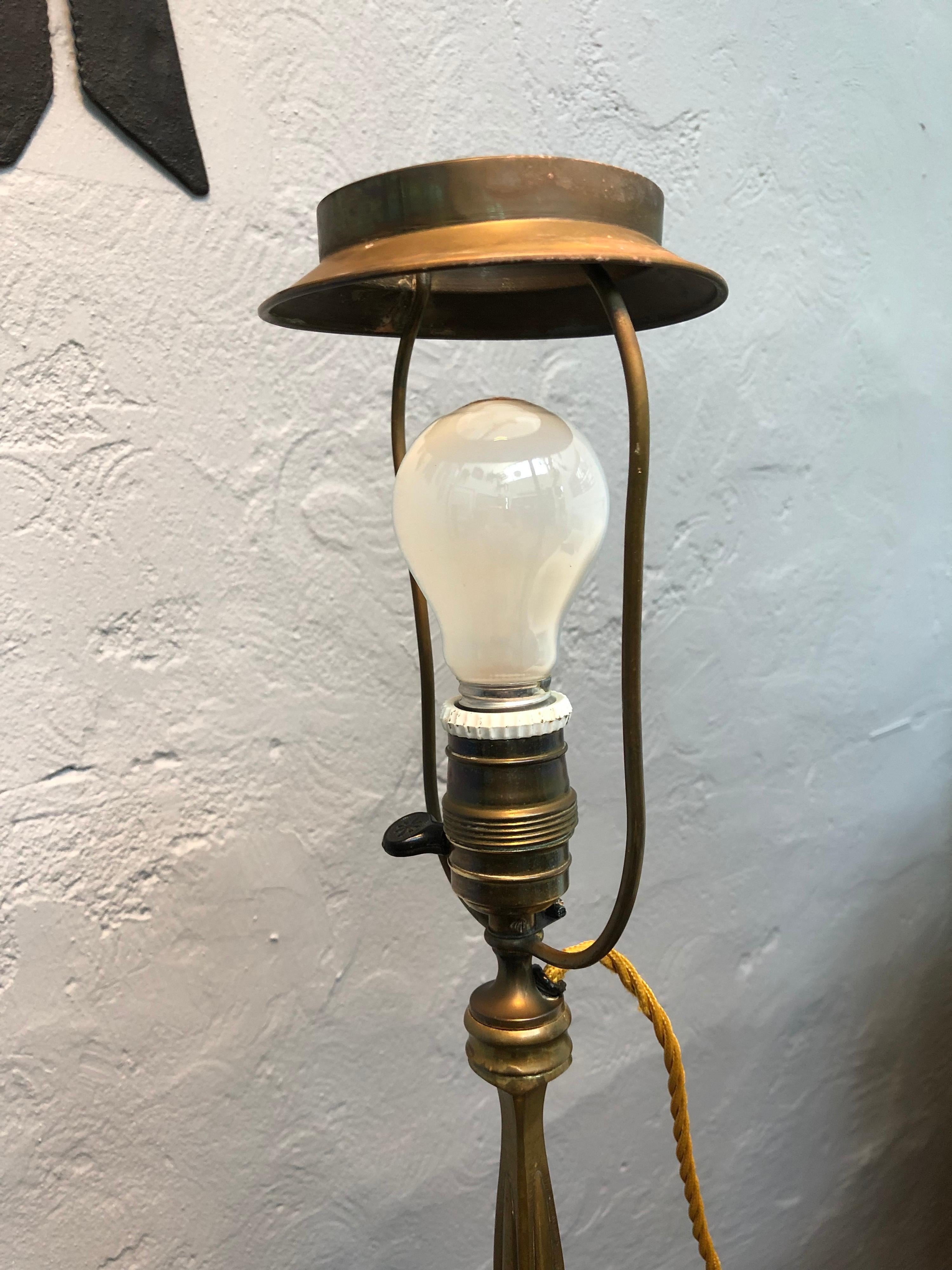 Beautiful Danish Art Nouveau 1920s Table Lamp in Brass For Sale 3