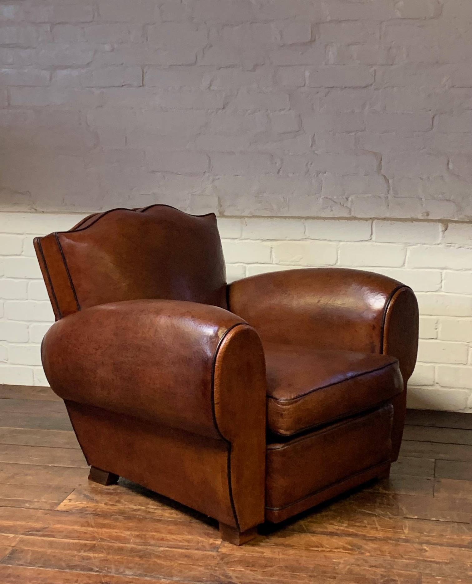 Una bellissima sedia da club francese in pelle Havana Modello Baffi Circa 1930 in vendita 4