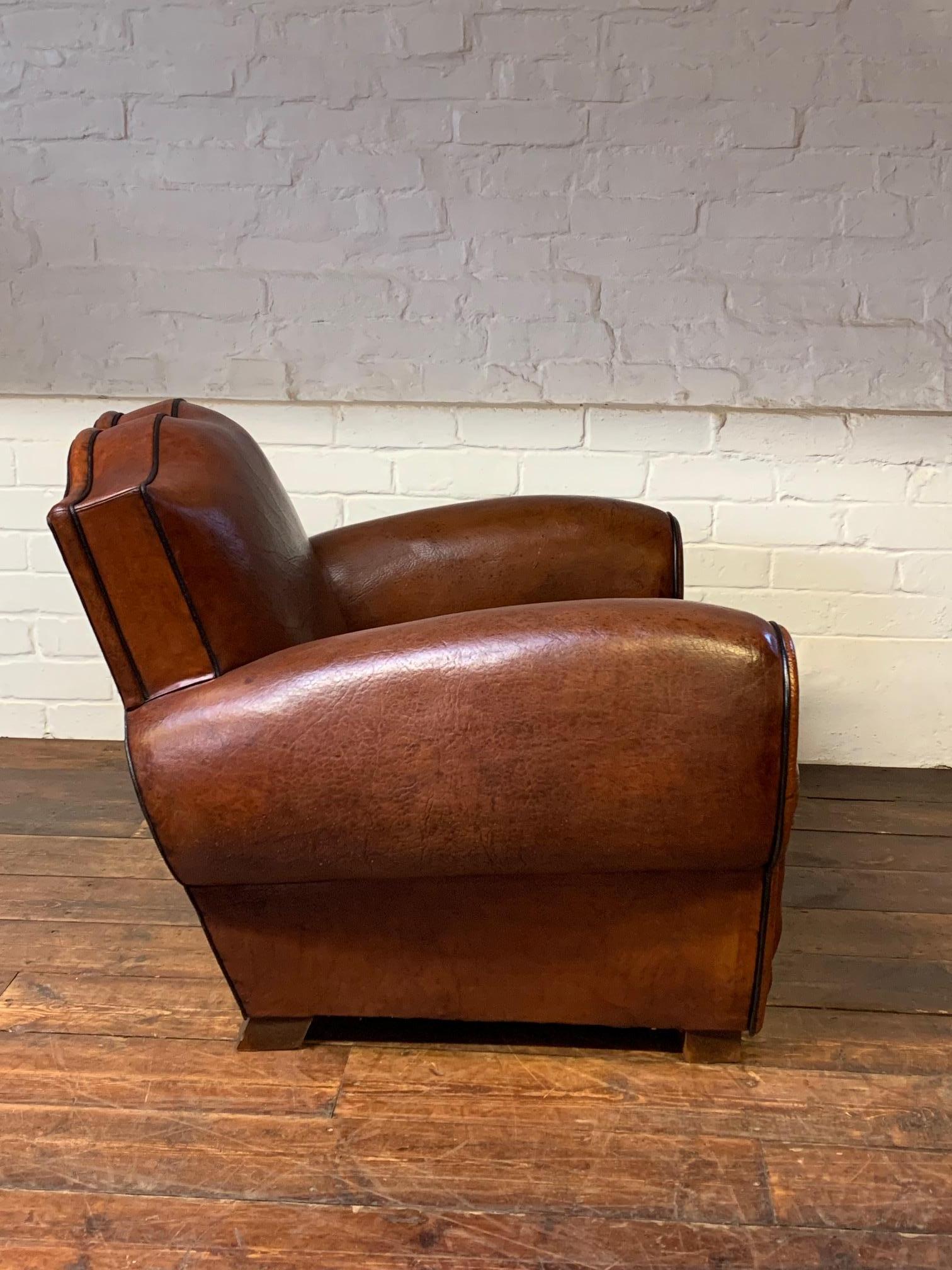 Art Déco Una bellissima sedia da club francese in pelle Havana Modello Baffi Circa 1930 in vendita