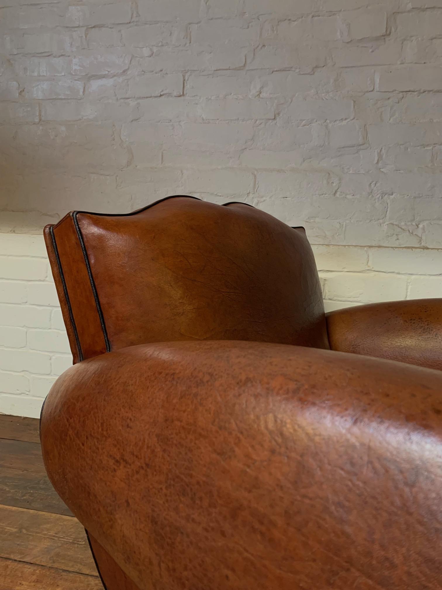 Una bellissima sedia da club francese in pelle Havana Modello Baffi Circa 1930 in vendita 1