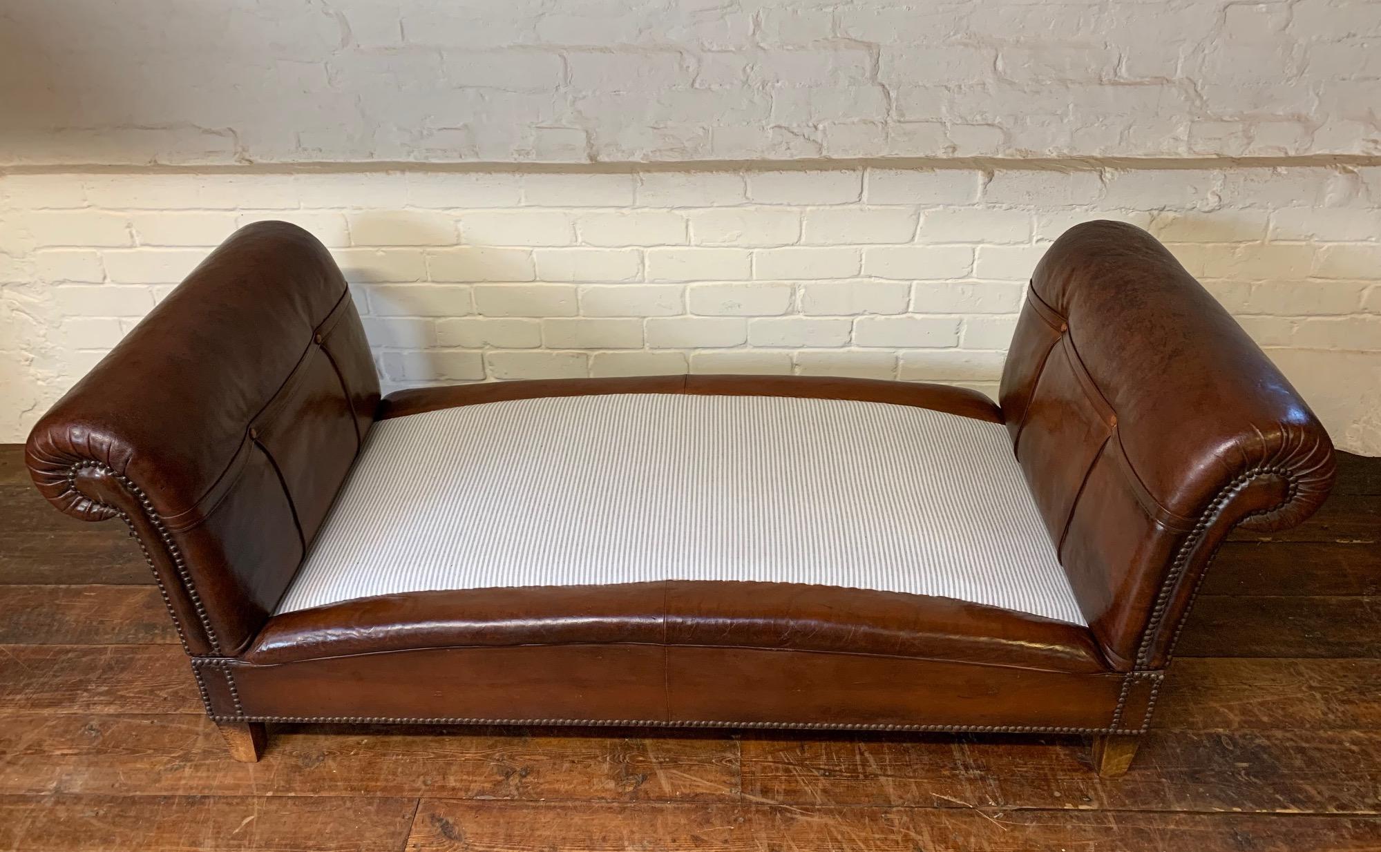 Très beau lit de repos en cuir, France Début du 20ème siècle, Club Chair en vente 4