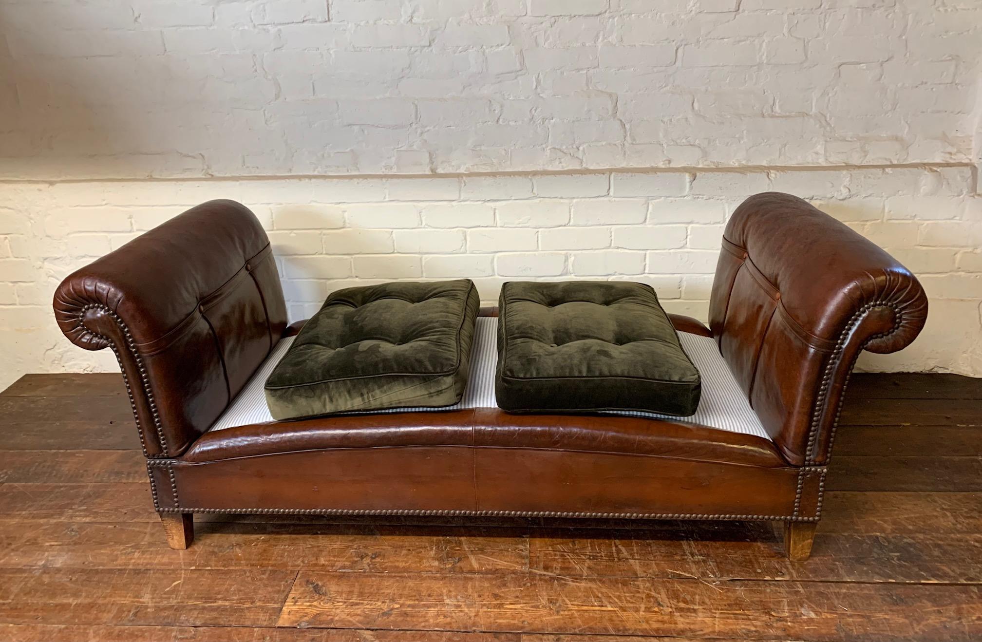 Très beau lit de repos en cuir, France Début du 20ème siècle, Club Chair en vente 7