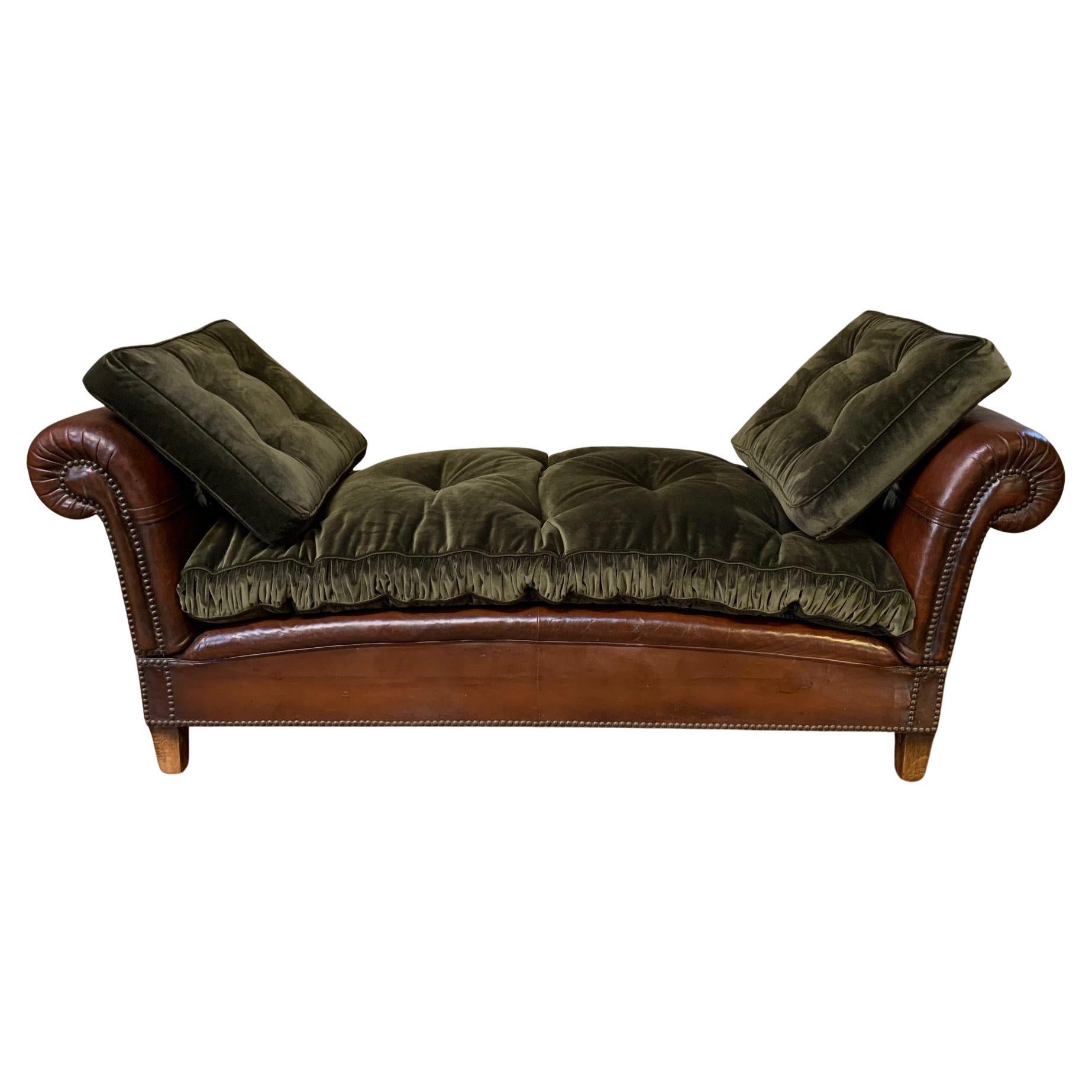 Très beau lit de repos en cuir, France Début du 20ème siècle, Club Chair