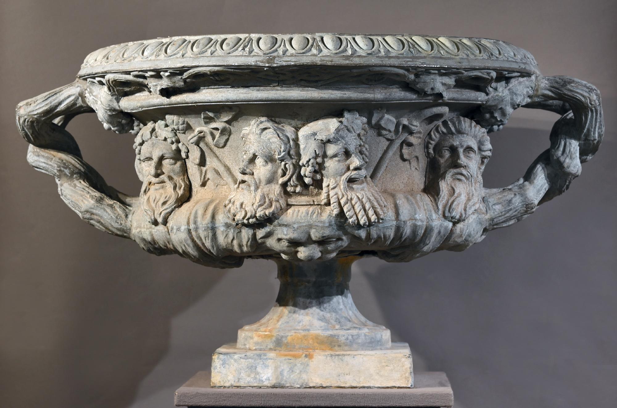 Anglais Vase Warwick du 19ème siècle Angleterre Bacchic Ornements de jardin en vente
