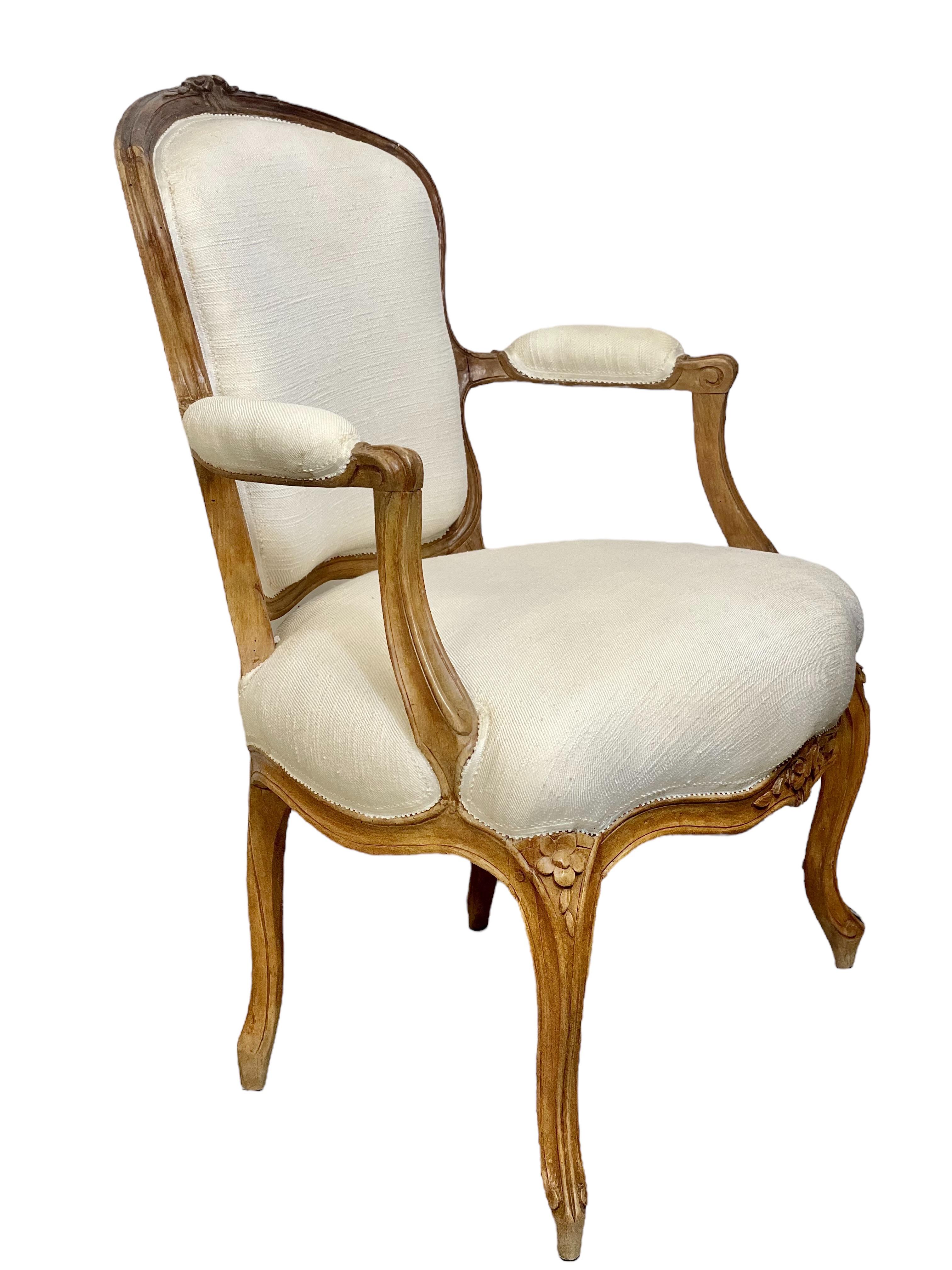 Régence Louis XV Period Pair of Walnut Cabriolets Armchairs, 18th Century For Sale