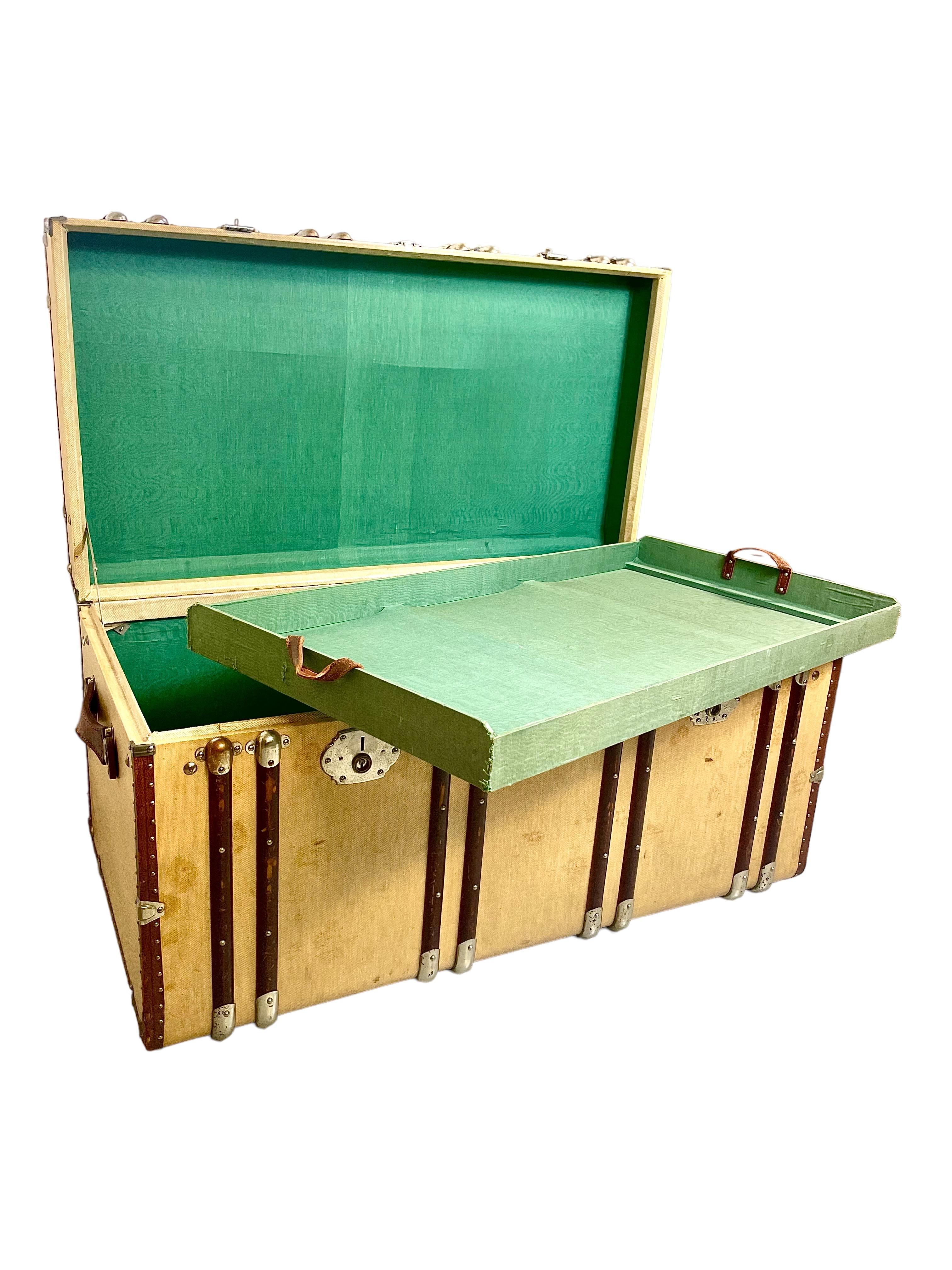 French Vintage Steamer Trunk in Canvas Covered Wood In Good Condition For Sale In LA CIOTAT, FR