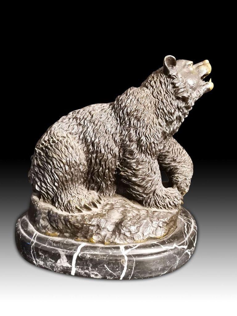 A very detailed bronze bear over marble stand.
Size: 25 X 24 X 16 cm 
Good condition.
