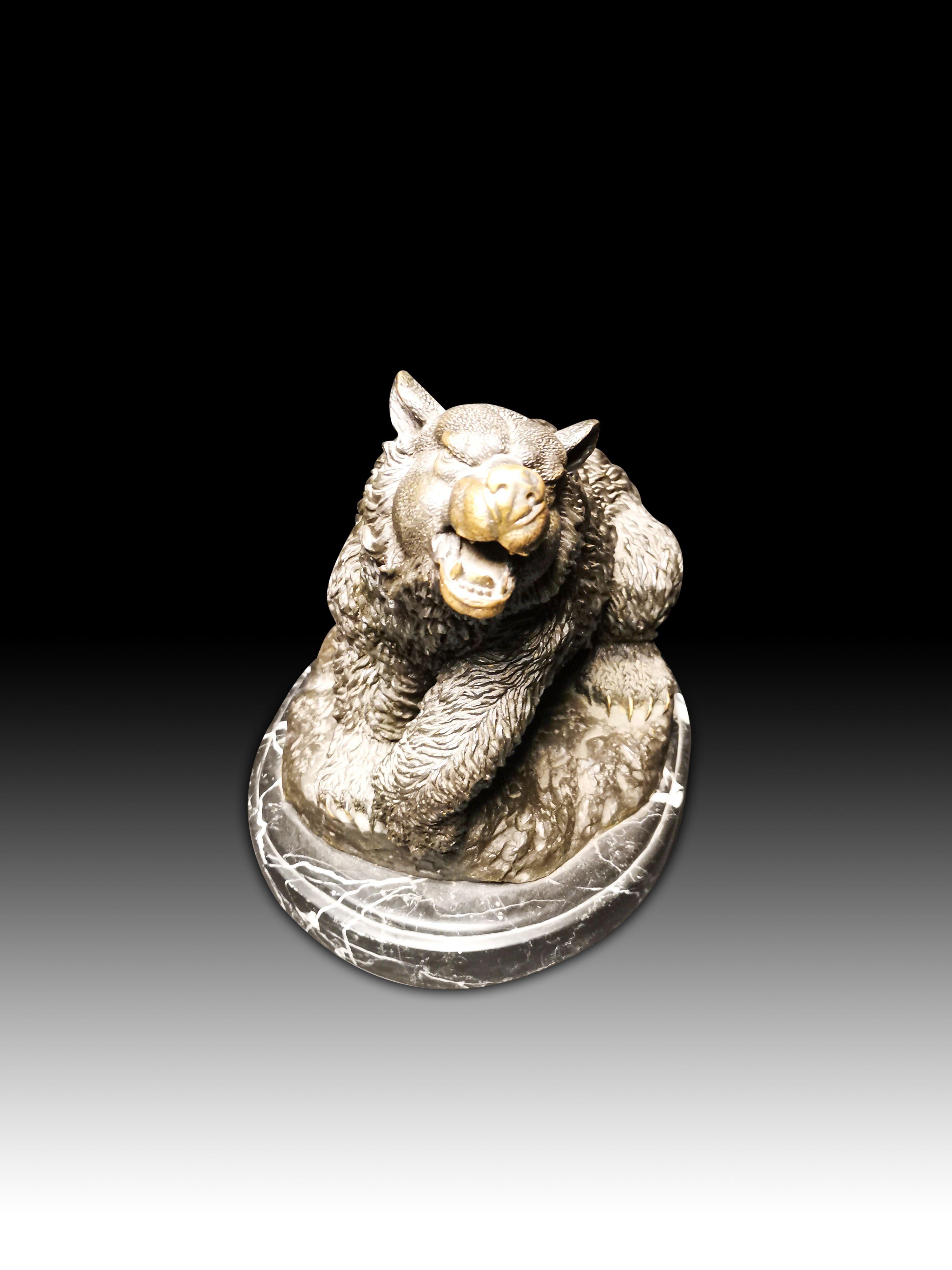 Very Detailed Bronze Bear Over Marble Stand 20th Century In Good Condition In Madrid, ES
