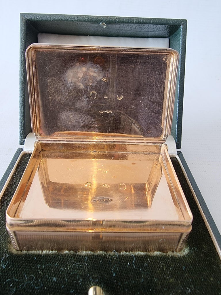 Very Early 19th Century Engine Turned Silver Gilt Musical Snuff Box For Sale at 1stDibs