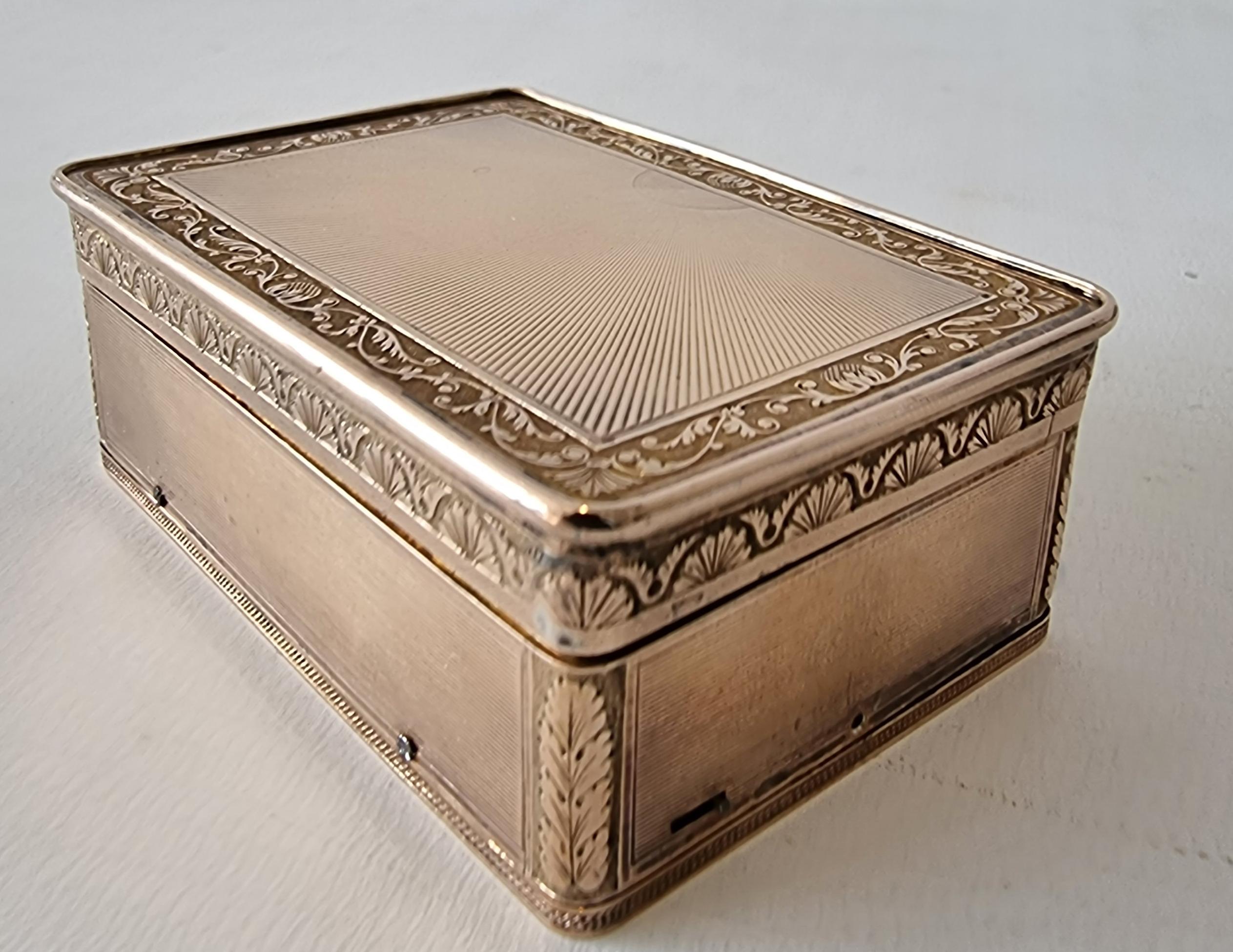 Silk Very Early 19th Century Engine Turned Silver Gilt Musical Snuff Box For Sale
