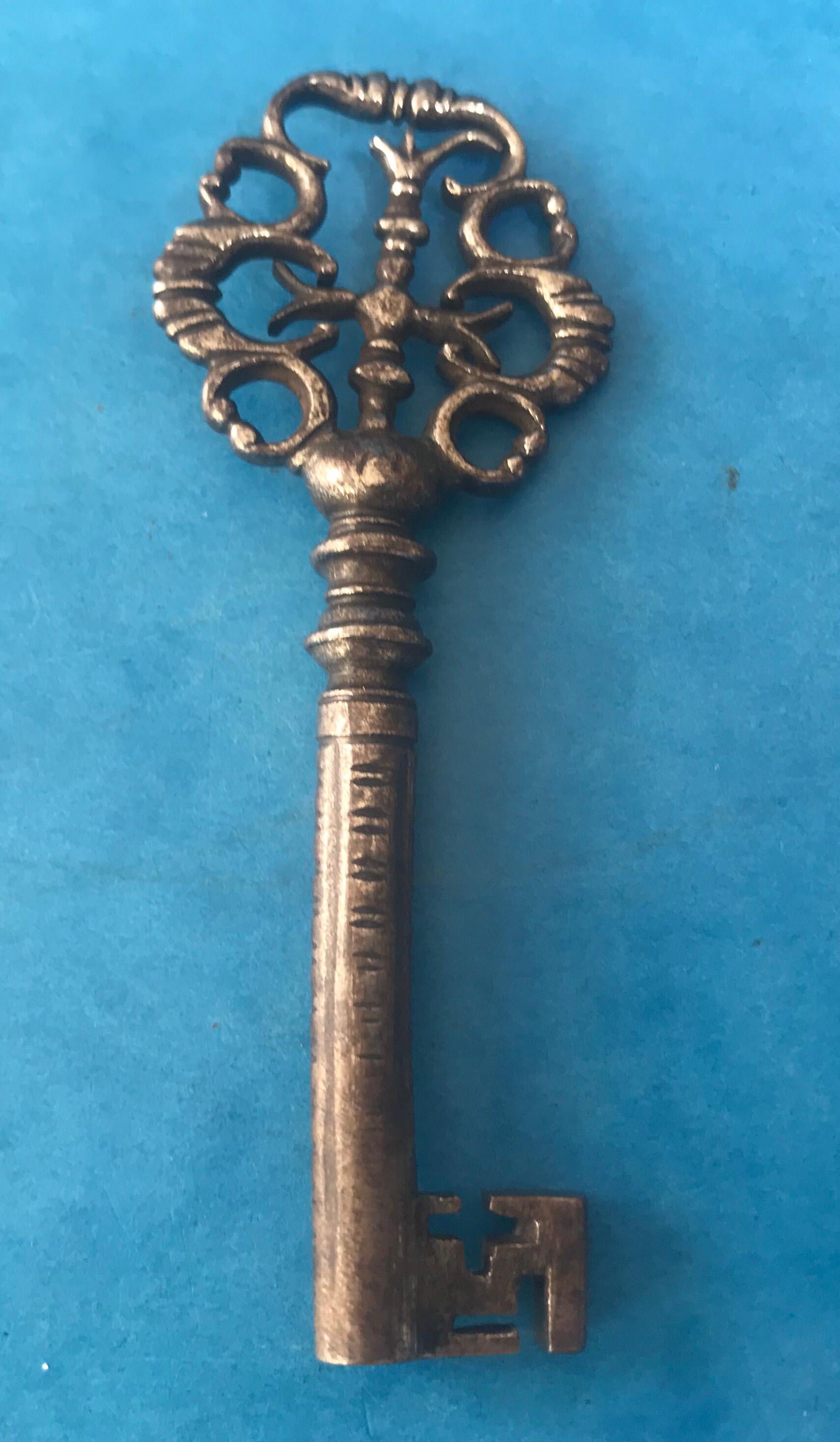 Very Early Unusual and Superb Steel Lantern Key For Sale 3