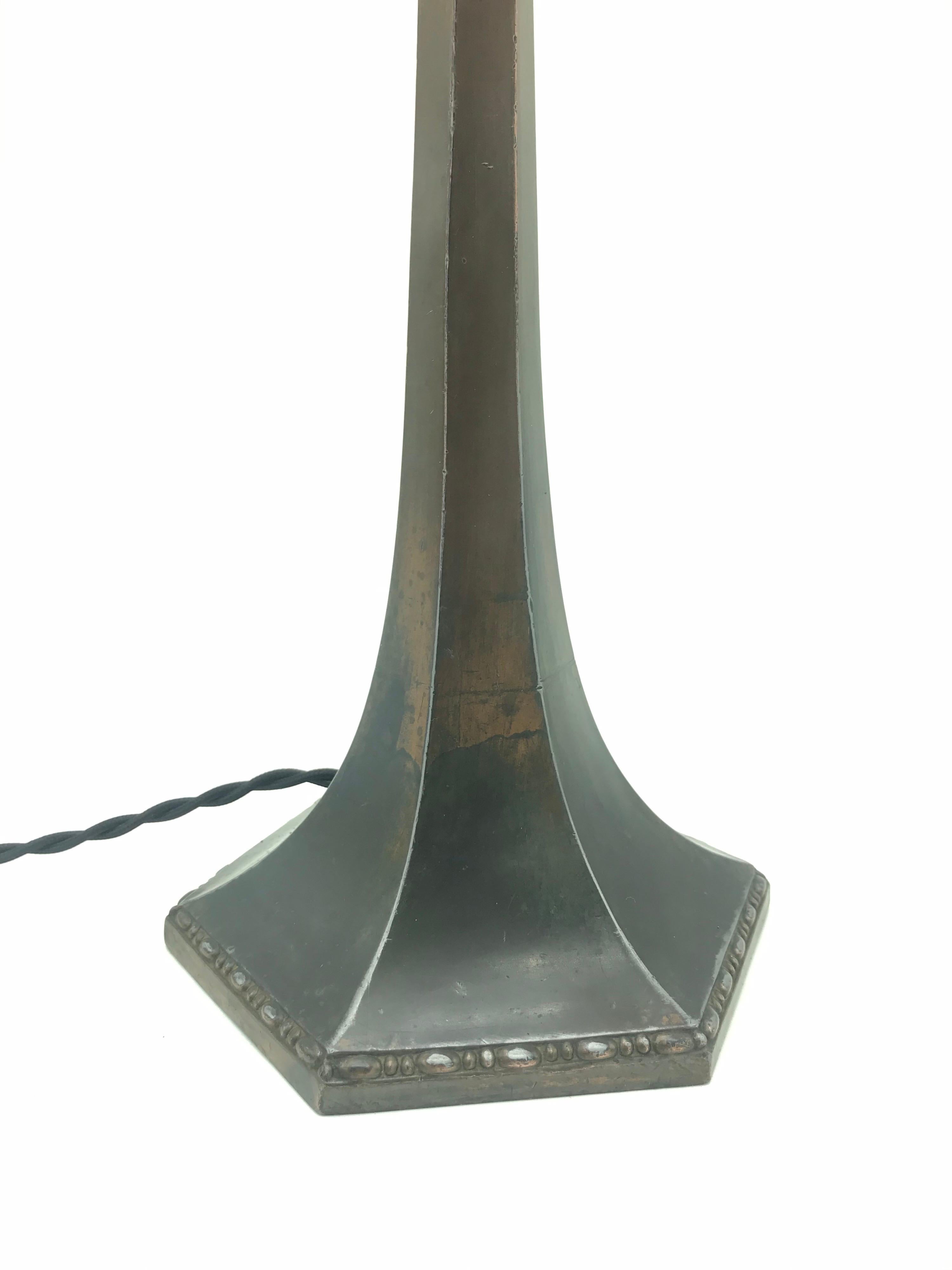 A very elegant antique Art Deco table lamp in cast alloy
From the 1920s in a Classic Art Deco design
Rewired and with a new shade
A possibility of choosing from a variety of shades
A great English country house feel.