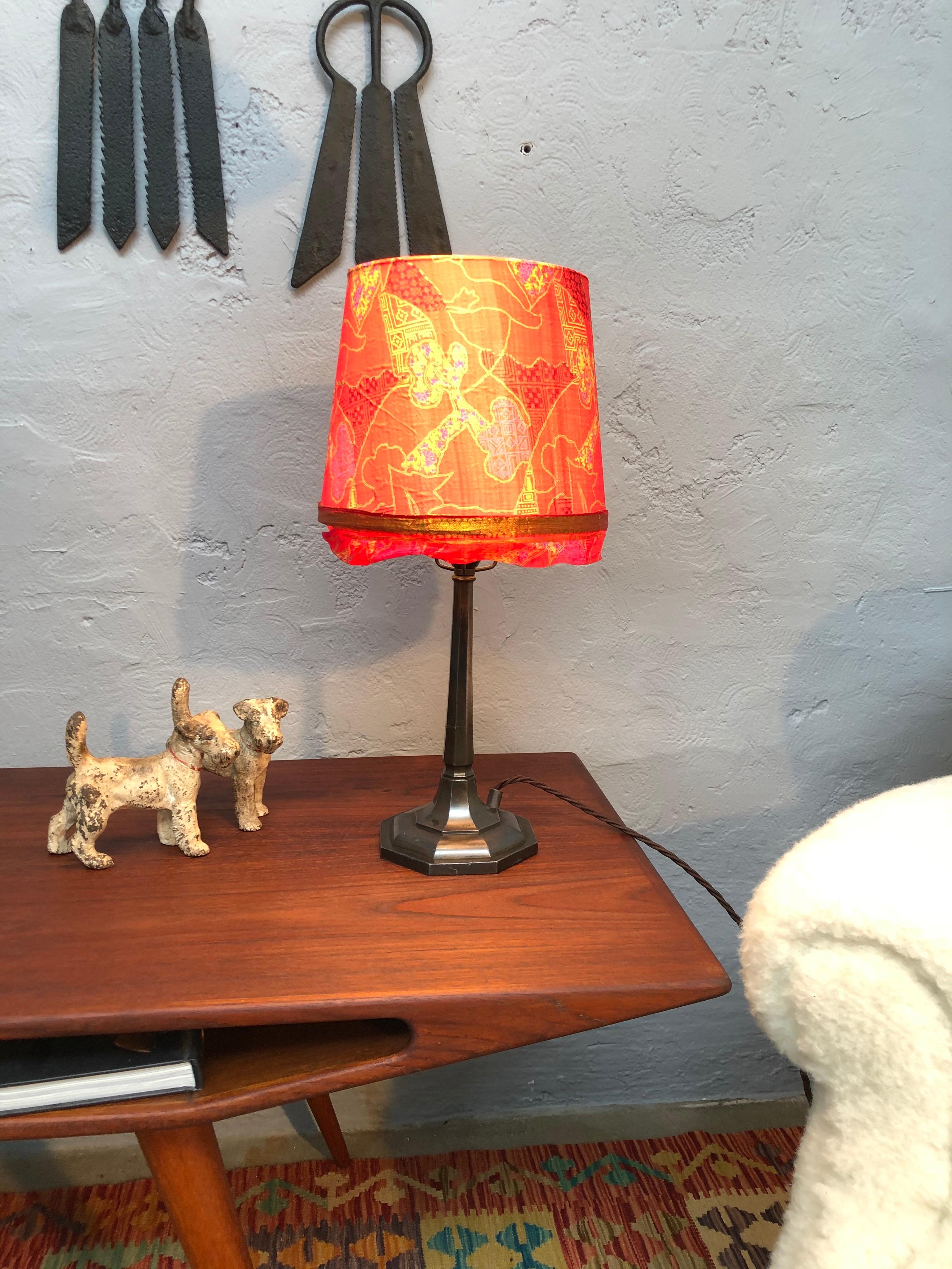 Hand-Crafted Very Elegant Antique Art Deco Table Lamp in Cast Alloy For Sale