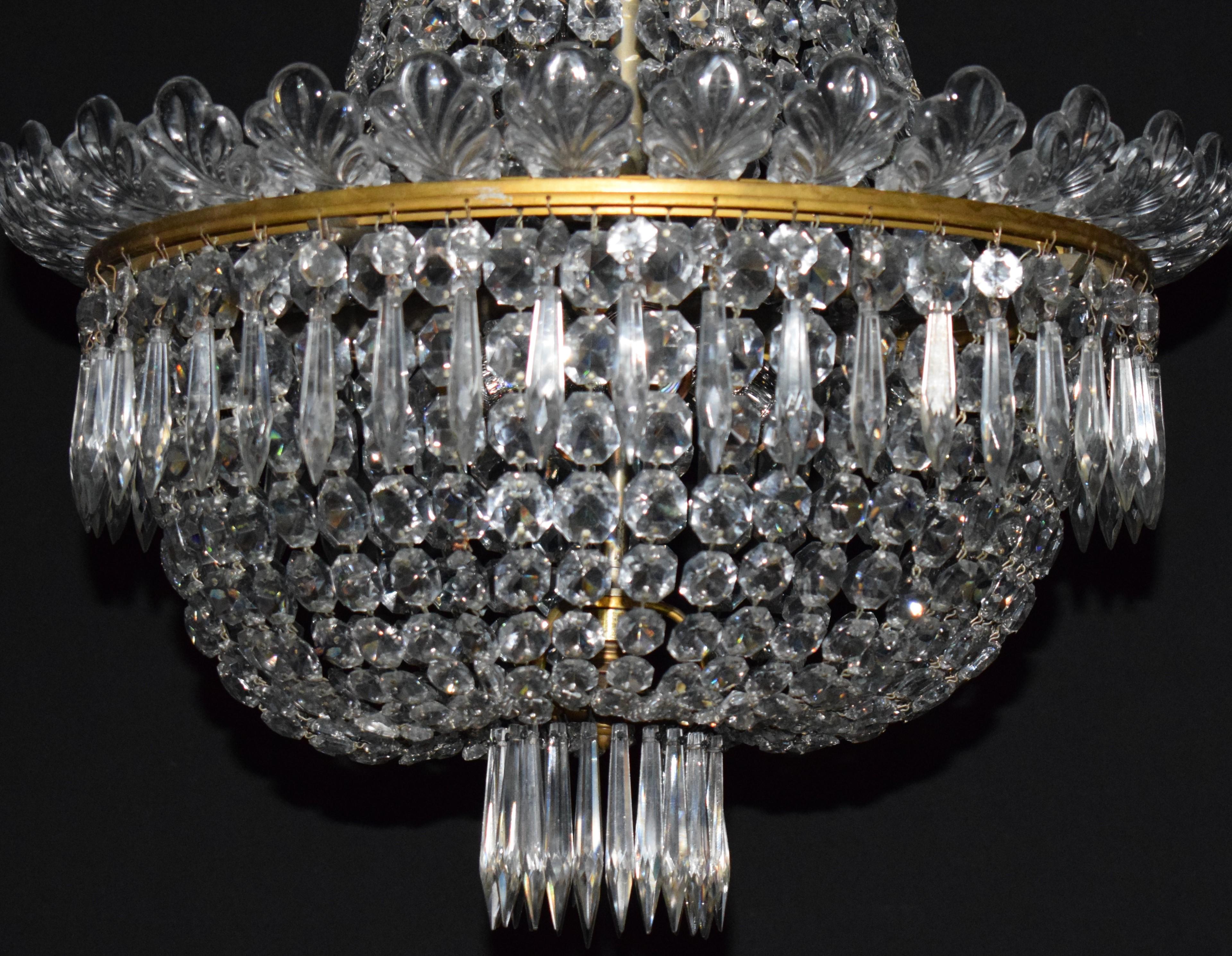 20ième siècle Très élégant lustre en cristal de Baccarat en vente