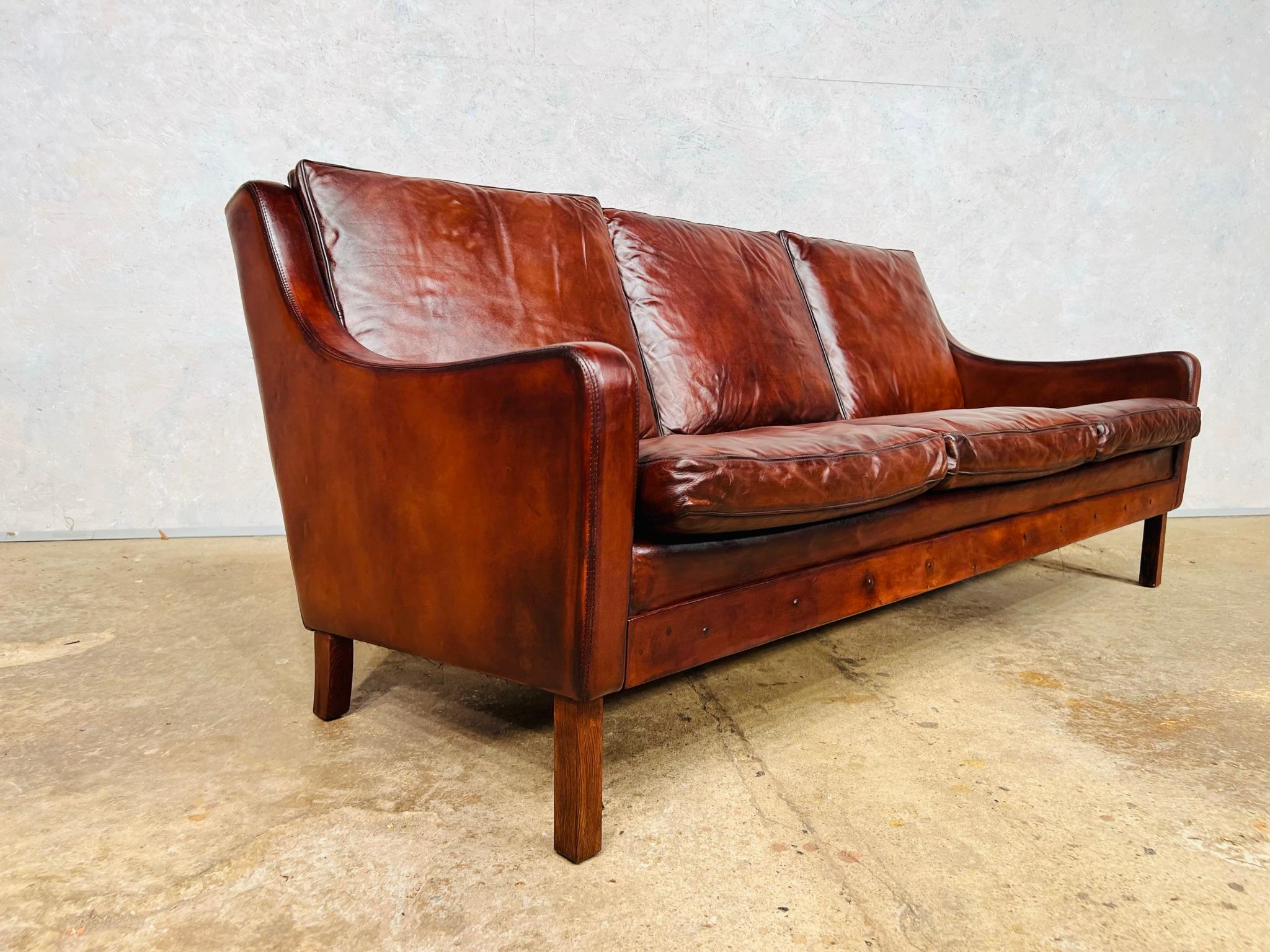 Very Elegant Vintage 1970s Danish 3 Seater Tan Leather Sofa Rosewood Legs For Sale 2