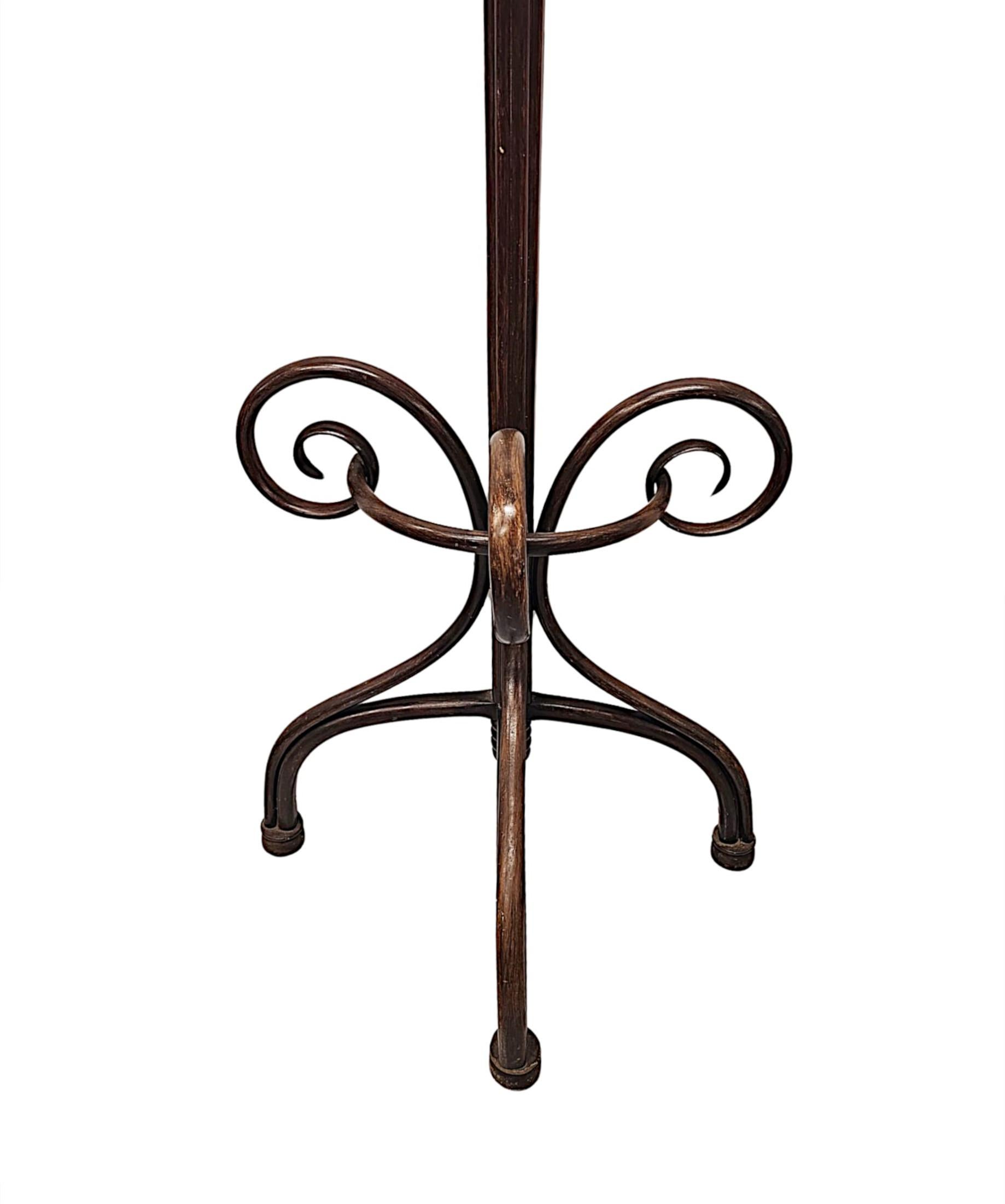 Début du 20ème siècle Très beau Stand de chapeau et de manteau en bentwood d'origine des années 1920. en vente