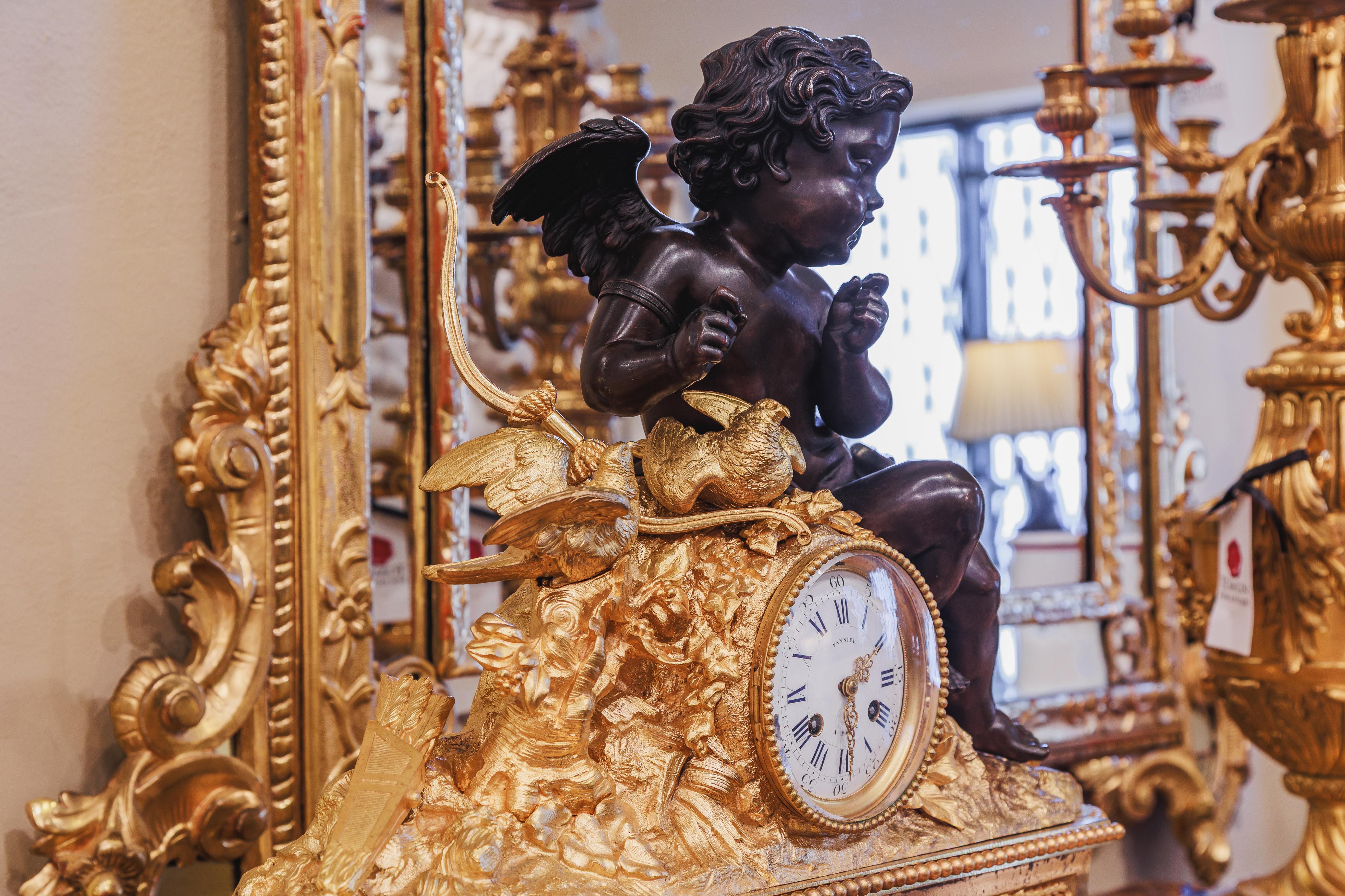Eine sehr schöne französische vergoldete Bronze-Manteluhr aus dem 19. Jahrhundert von Vannier Paris (Louis XV.) im Angebot