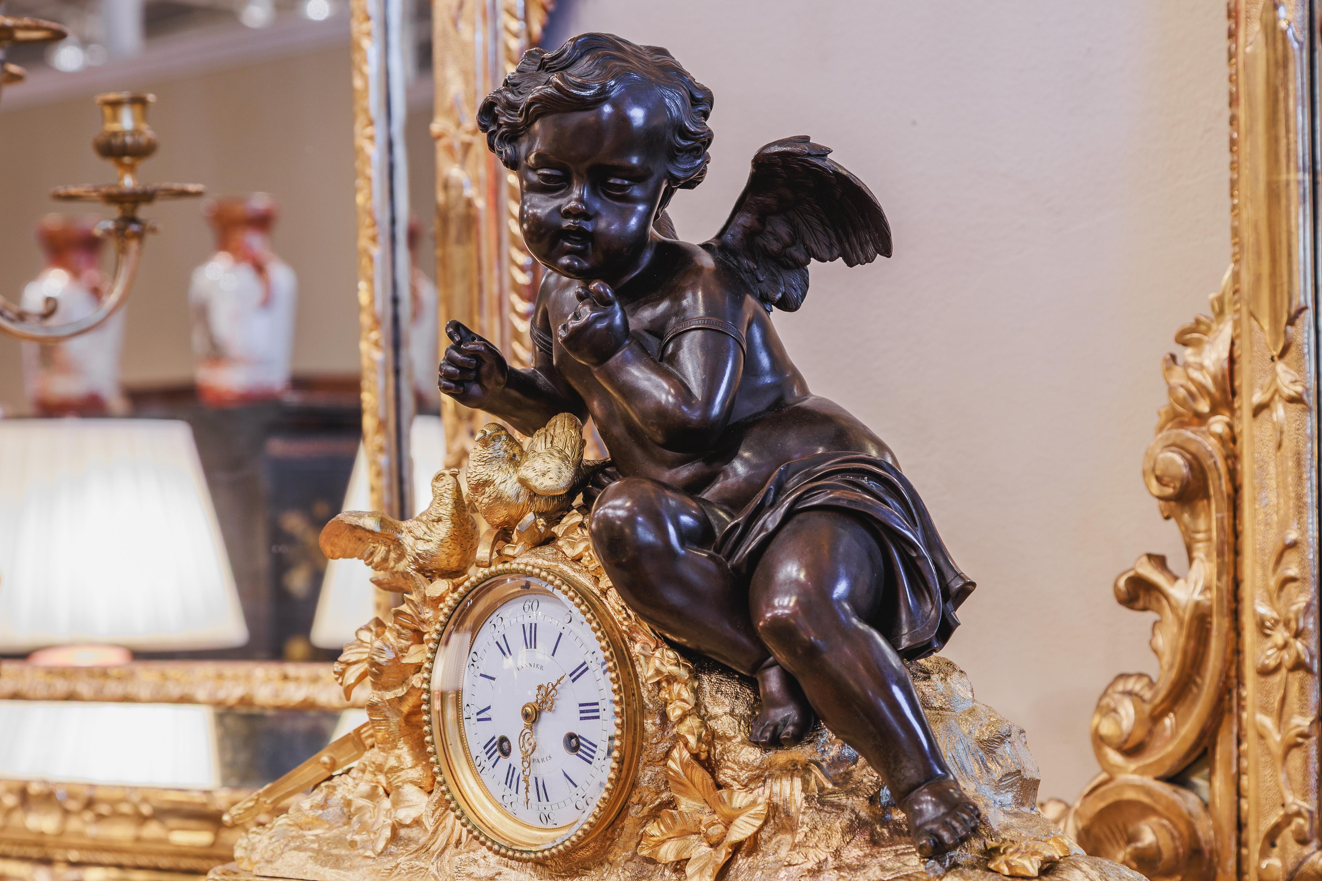 Eine sehr schöne französische vergoldete Bronze-Manteluhr aus dem 19. Jahrhundert von Vannier Paris (Französisch) im Angebot