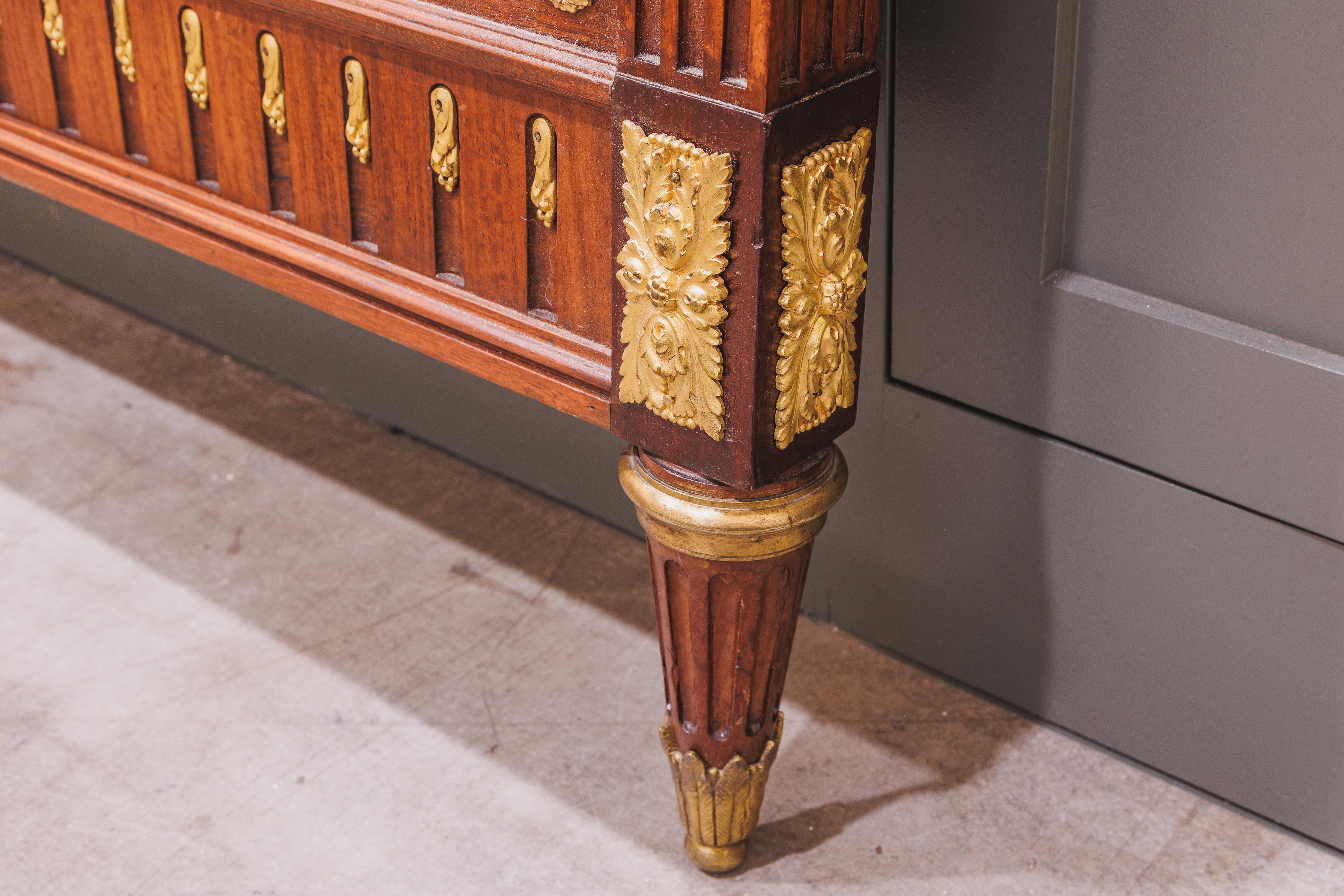 Doré Très belle tête de lit Louis XVI du XIXe siècle,  pied de lit et rails en vente