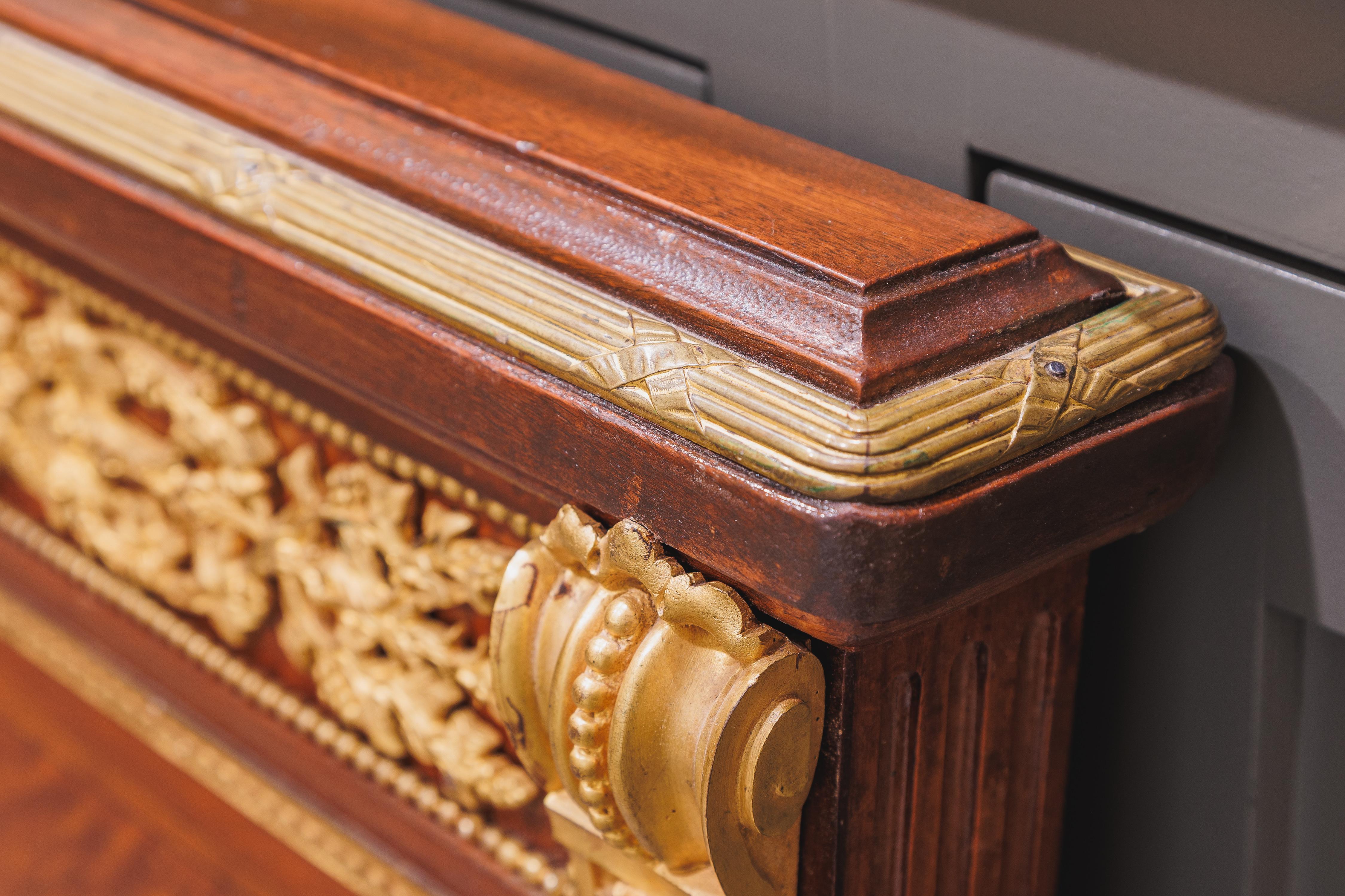 Très belle tête de lit Louis XVI du XIXe siècle,  pied de lit et rails en vente 1