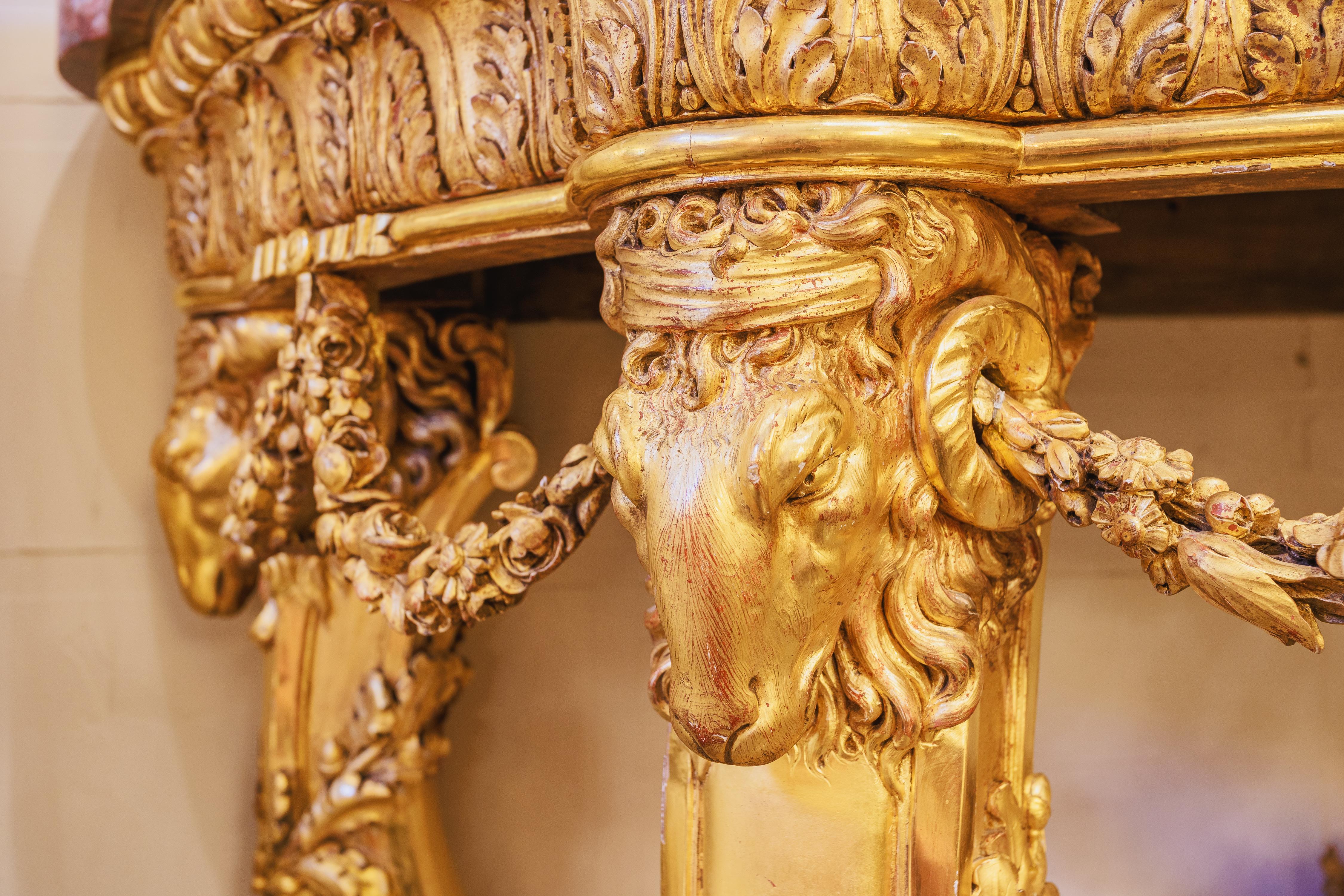 Français Très belle console Louis XVI du 19ème siècle avec un plateau en marbre brèche en vente